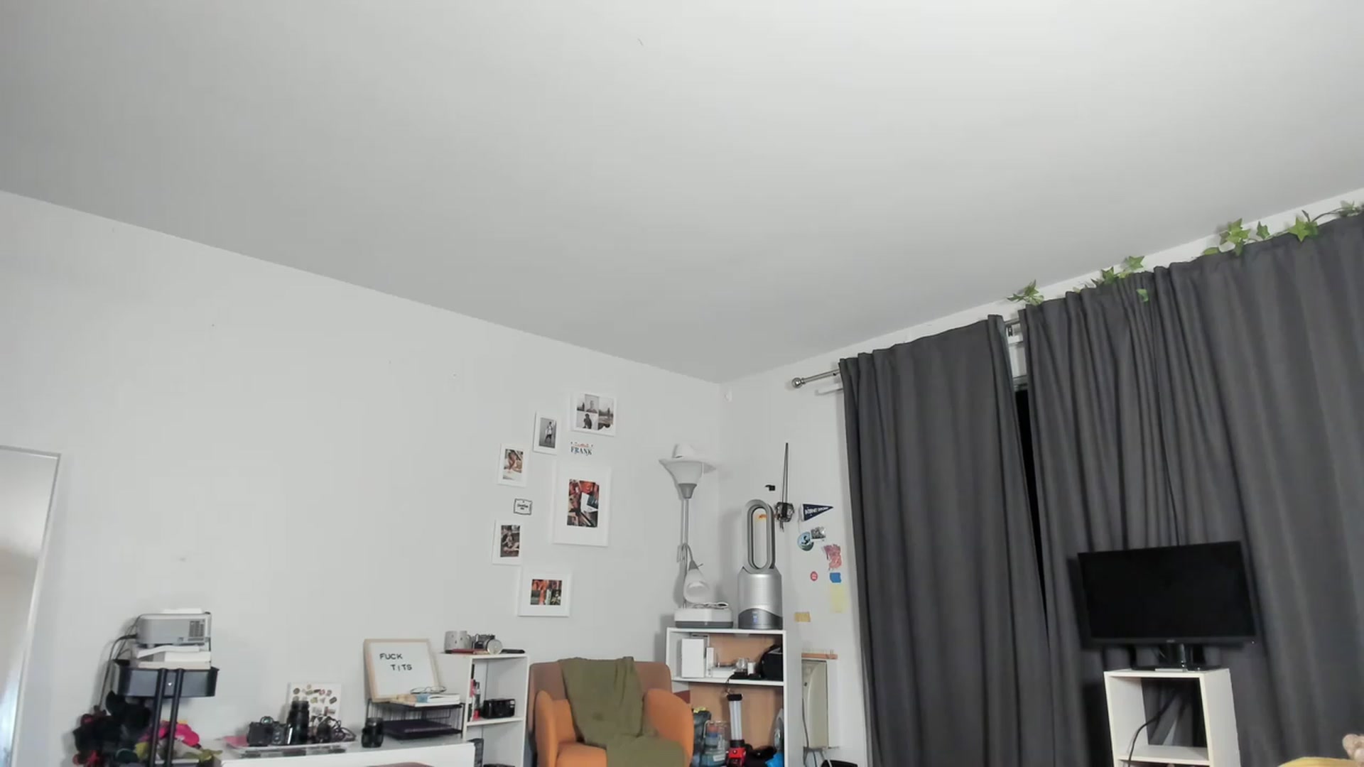 Gallery image thumbnail from Frankiiy_'s myfreecams stream on, 03/03/2023, 07:59 image 7 of 20