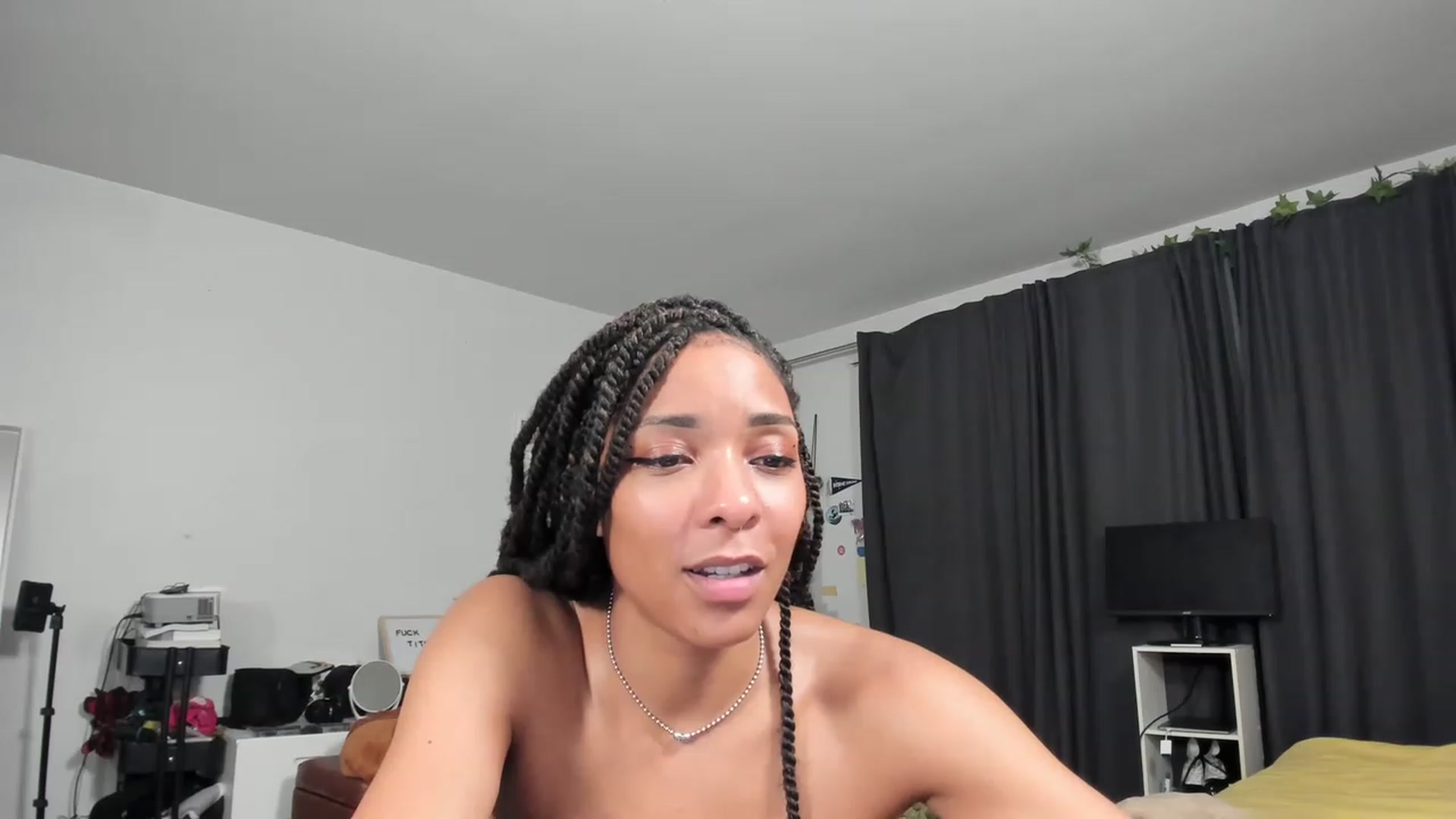 Gallery image thumbnail from Frankiiy_'s myfreecams stream on, 03/09/2023, 08:19 image 4 of 20