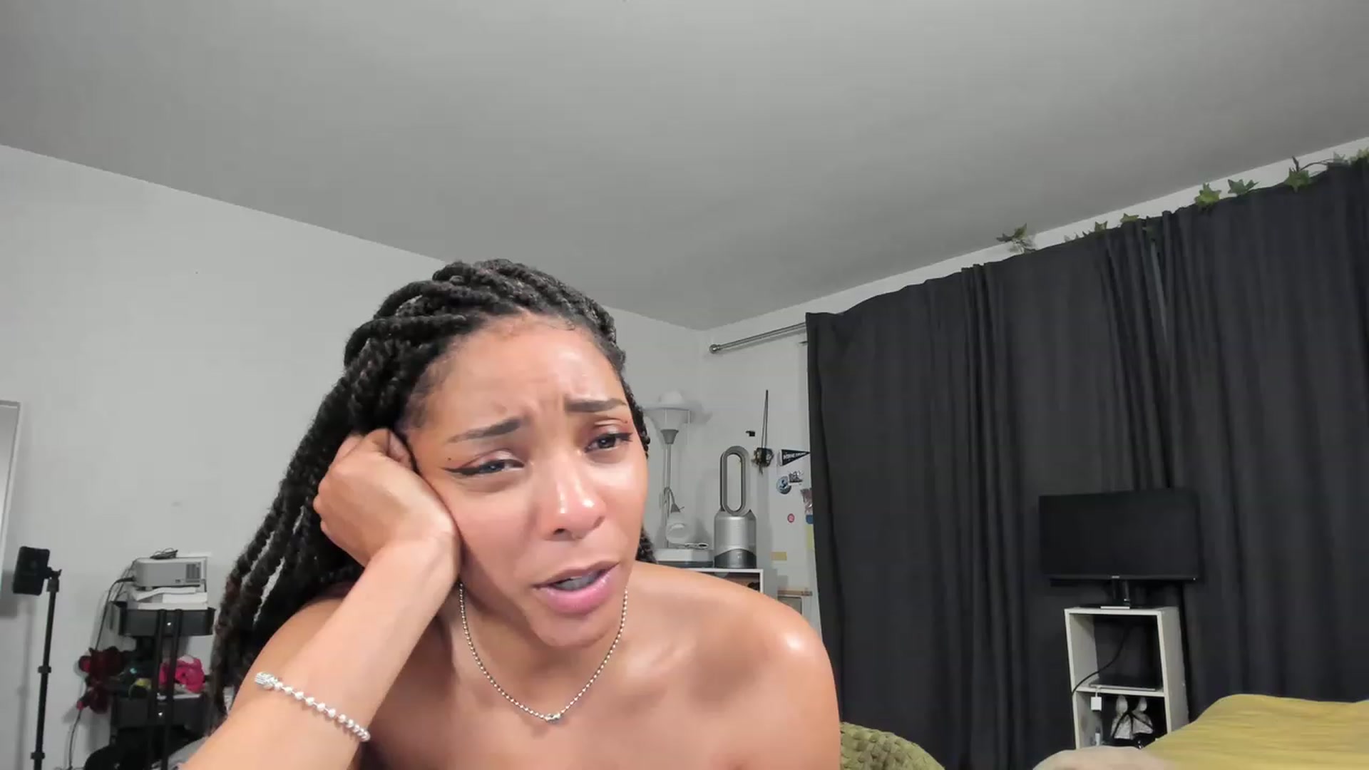 Gallery image thumbnail from Frankiiy_'s myfreecams stream on, 03/09/2023, 08:19 image 1 of 20