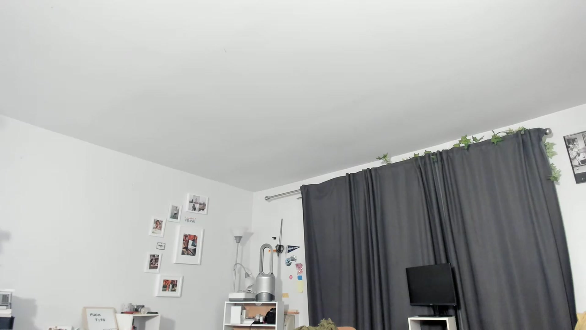 Gallery image thumbnail from Frankiiy_'s myfreecams stream on, 03/10/2023, 10:59 image 9 of 20