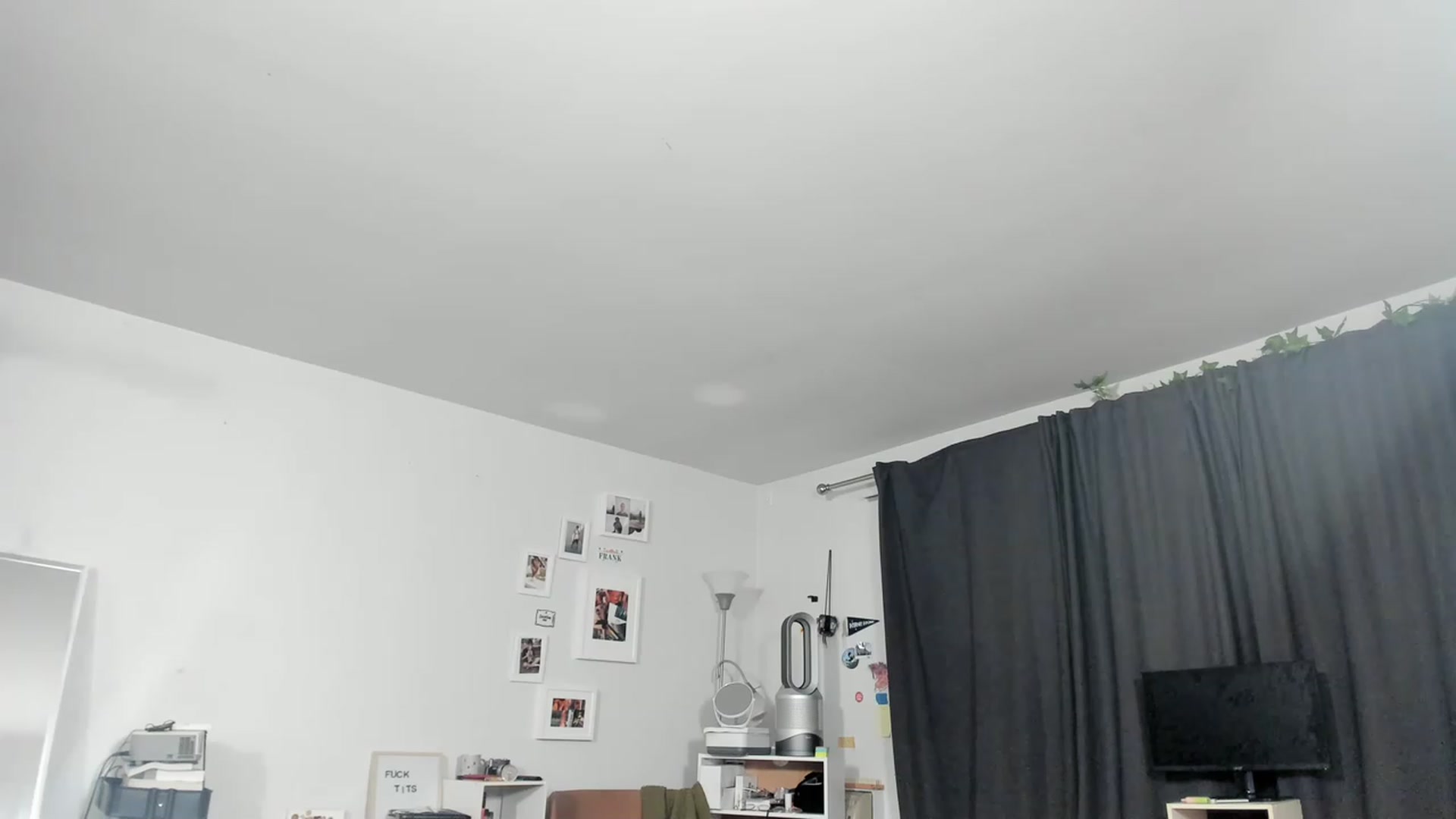 Gallery image thumbnail from Frankiiy_'s myfreecams stream on, 03/16/2023, 07:06 image 6 of 20