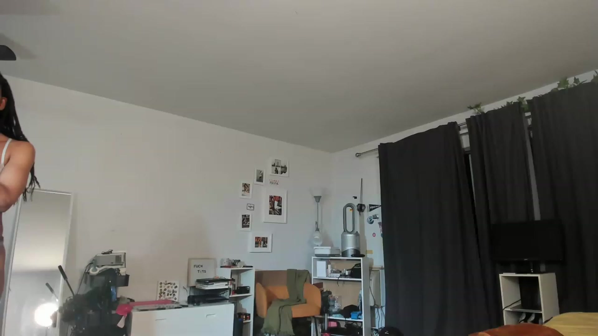 Gallery image thumbnail from Frankiiy_'s myfreecams stream on, 03/23/2023, 05:31 image 6 of 20