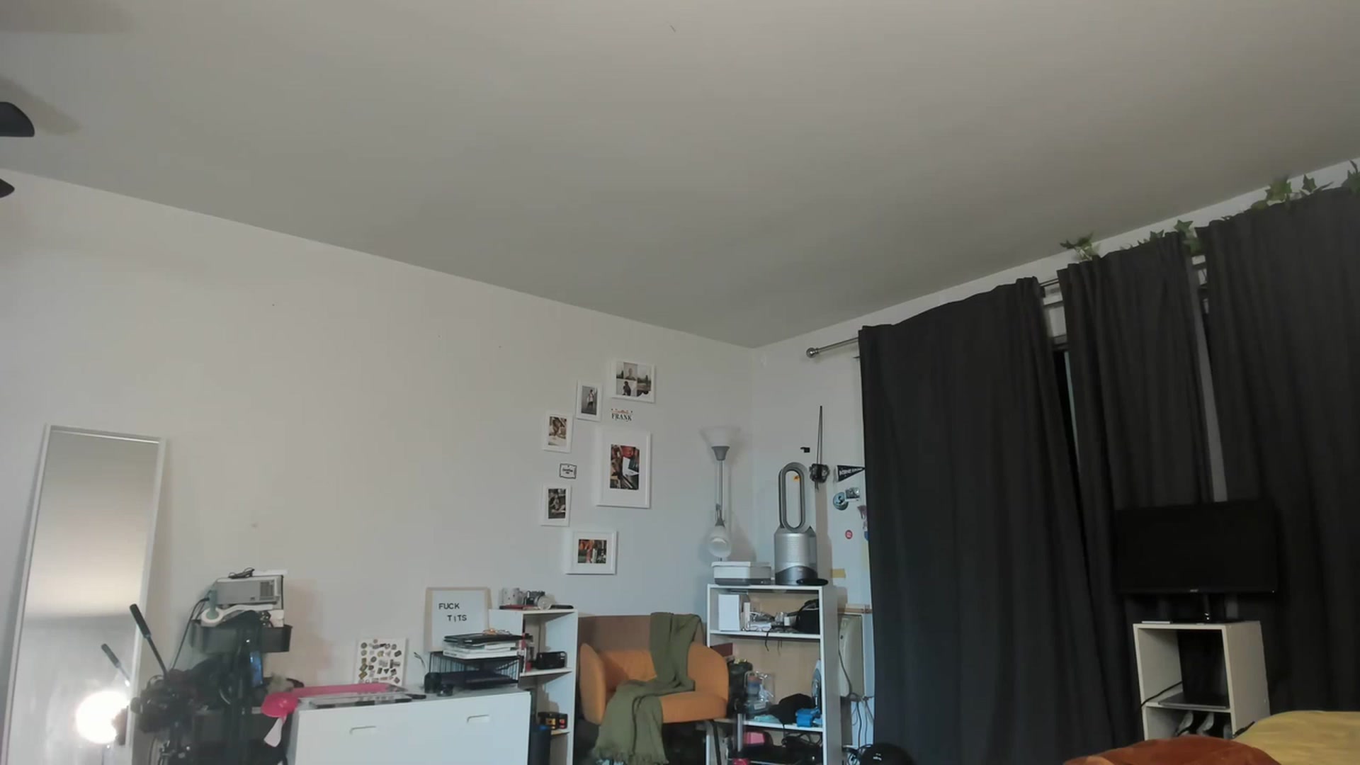 Gallery image thumbnail from Frankiiy_'s myfreecams stream on, 03/23/2023, 05:31 image 4 of 20
