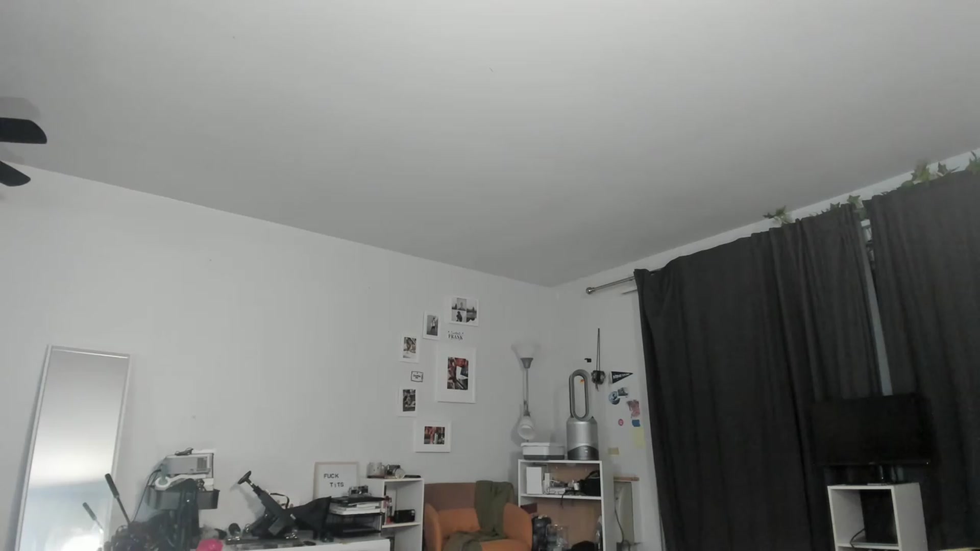 Gallery image thumbnail from Frankiiy_'s myfreecams stream on, 03/24/2023, 07:50 image 15 of 20