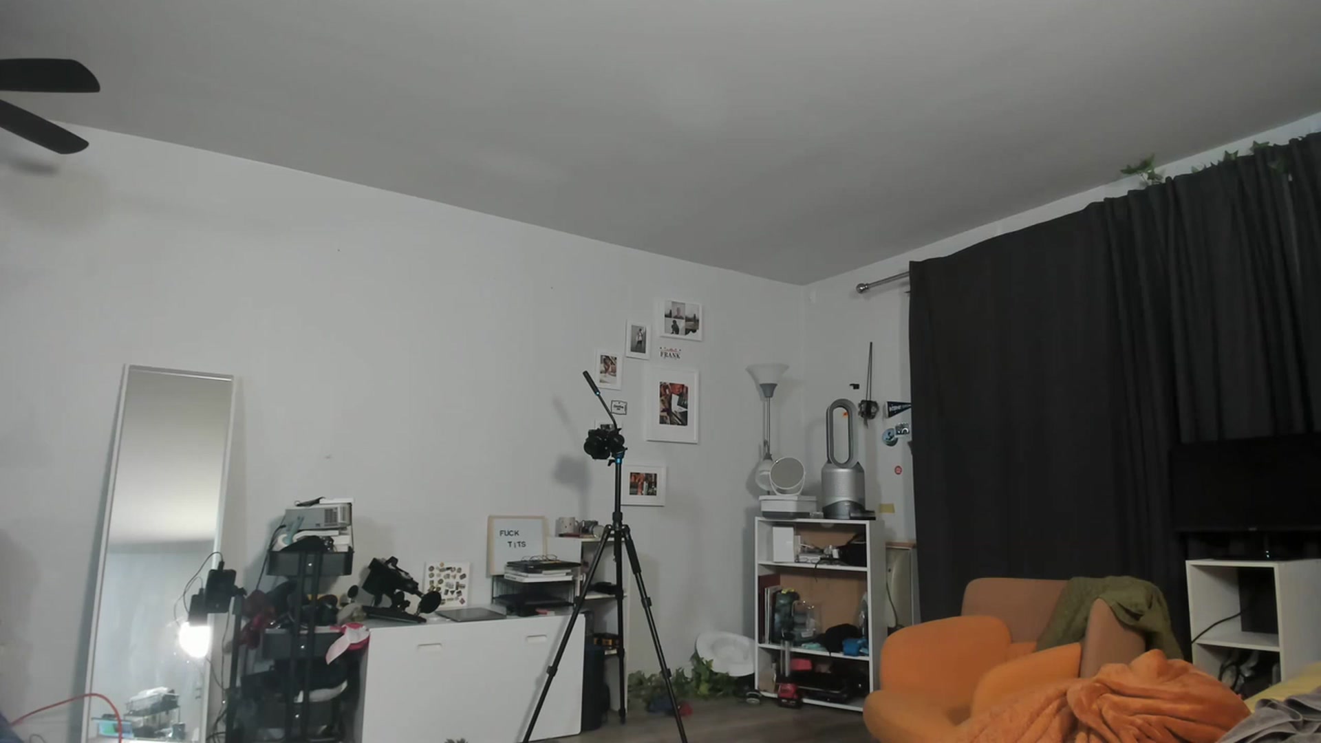 Gallery image thumbnail from Frankiiy_'s myfreecams stream on, 03/30/2023, 07:17 image 14 of 20