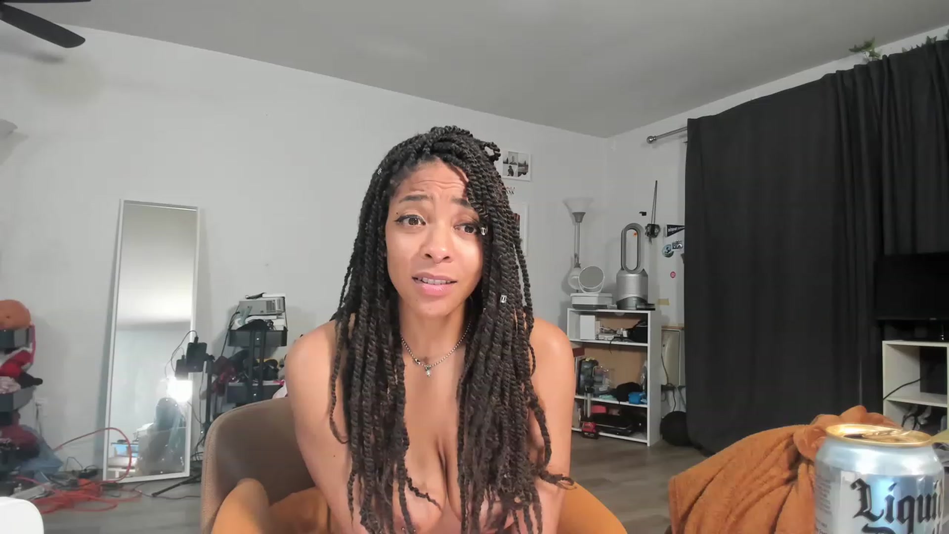 Gallery image thumbnail from Frankiiy_'s myfreecams stream on, 03/30/2023, 07:17 image 9 of 20