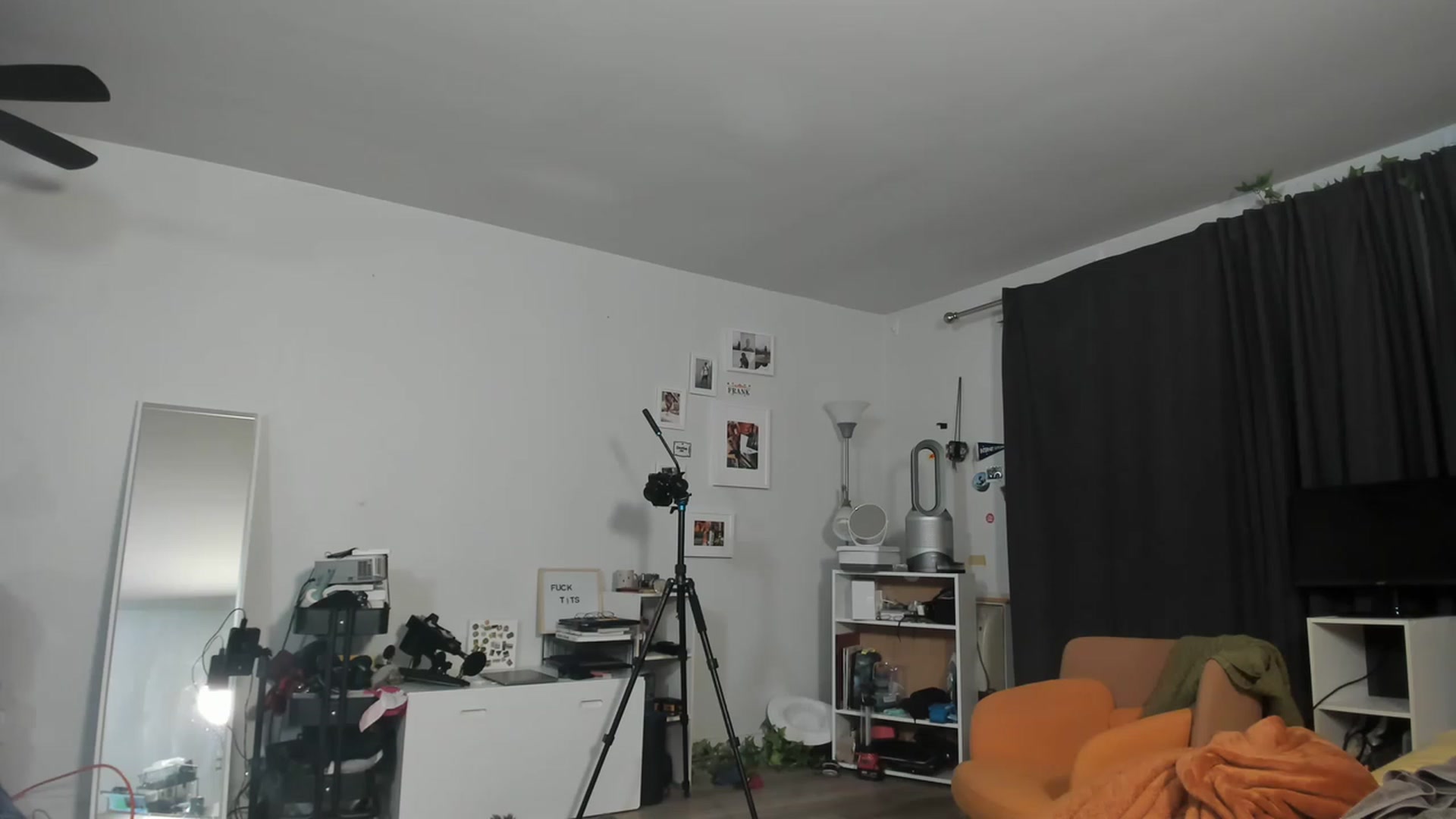 Gallery image thumbnail from Frankiiy_'s myfreecams stream on, 03/30/2023, 07:17 image 13 of 20