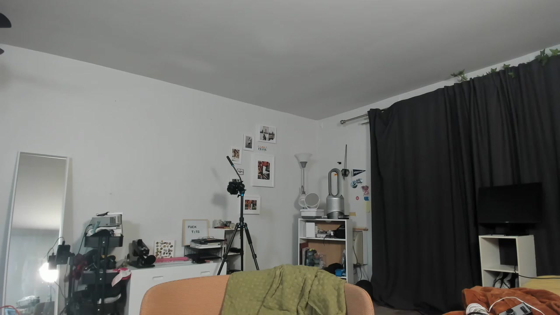 Gallery image thumbnail from Frankiiy_'s myfreecams stream on, 03/31/2023, 06:55 image 13 of 20
