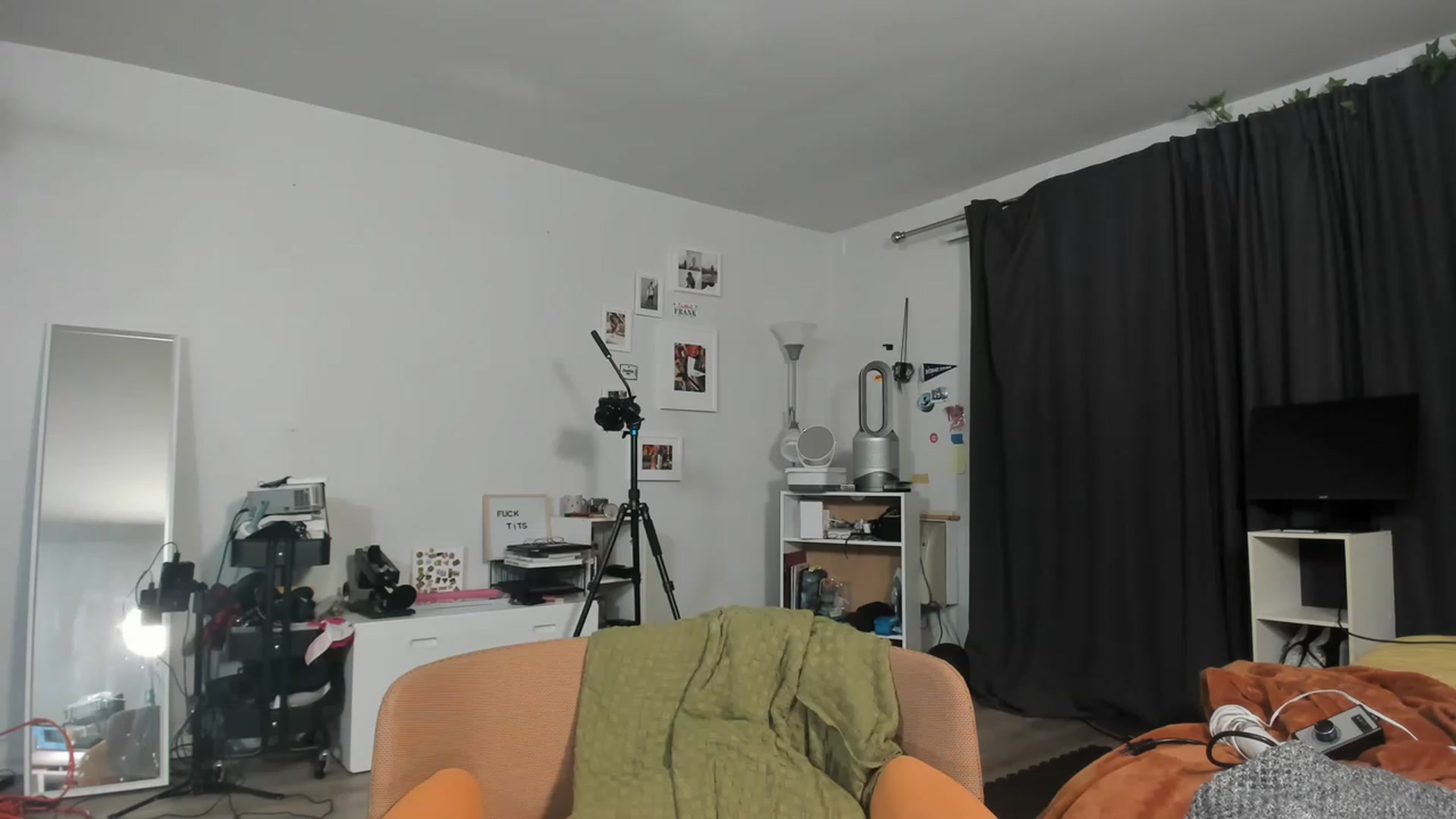 Gallery image thumbnail from Frankiiy_'s myfreecams stream on, 03/31/2023, 06:55 image 20 of 20