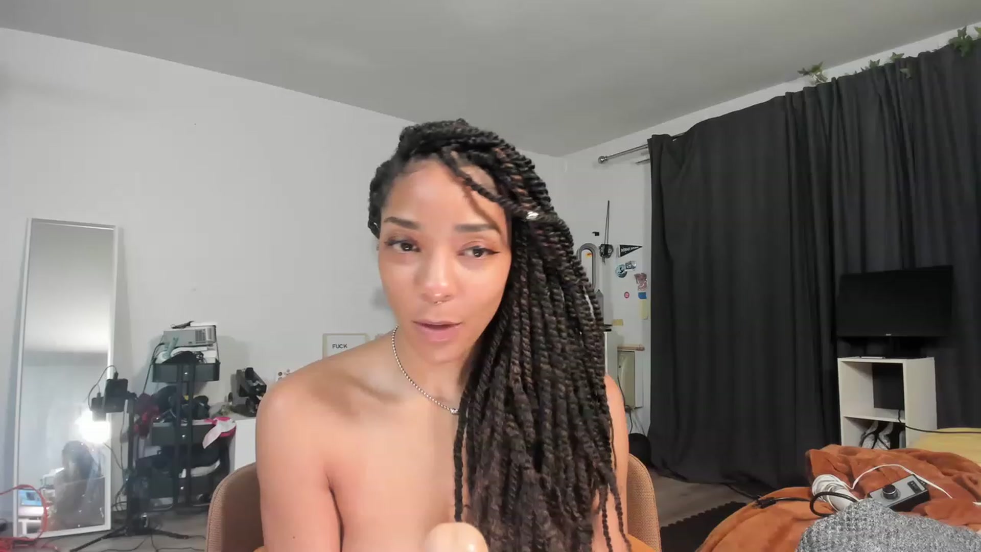 Gallery image thumbnail from Frankiiy_'s myfreecams stream on, 03/31/2023, 06:55 image 17 of 20