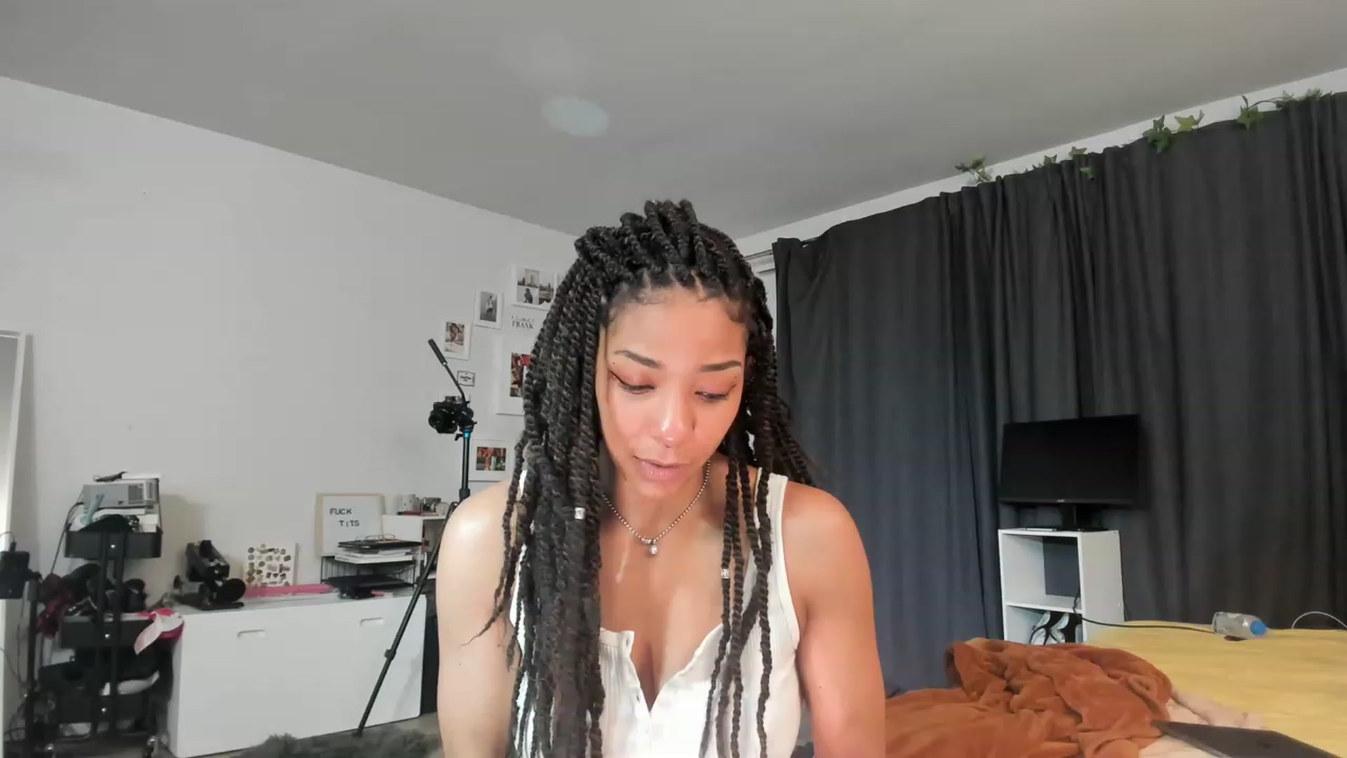 Gallery image thumbnail from Frankiiy_'s myfreecams stream on, 03/31/2023, 06:55 image 1 of 20
