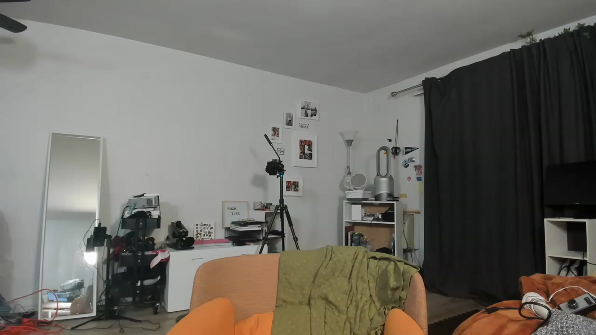 Gallery image thumbnail from Frankiiy_'s myfreecams stream on, 03/31/2023, 06:55 image 11 of 20