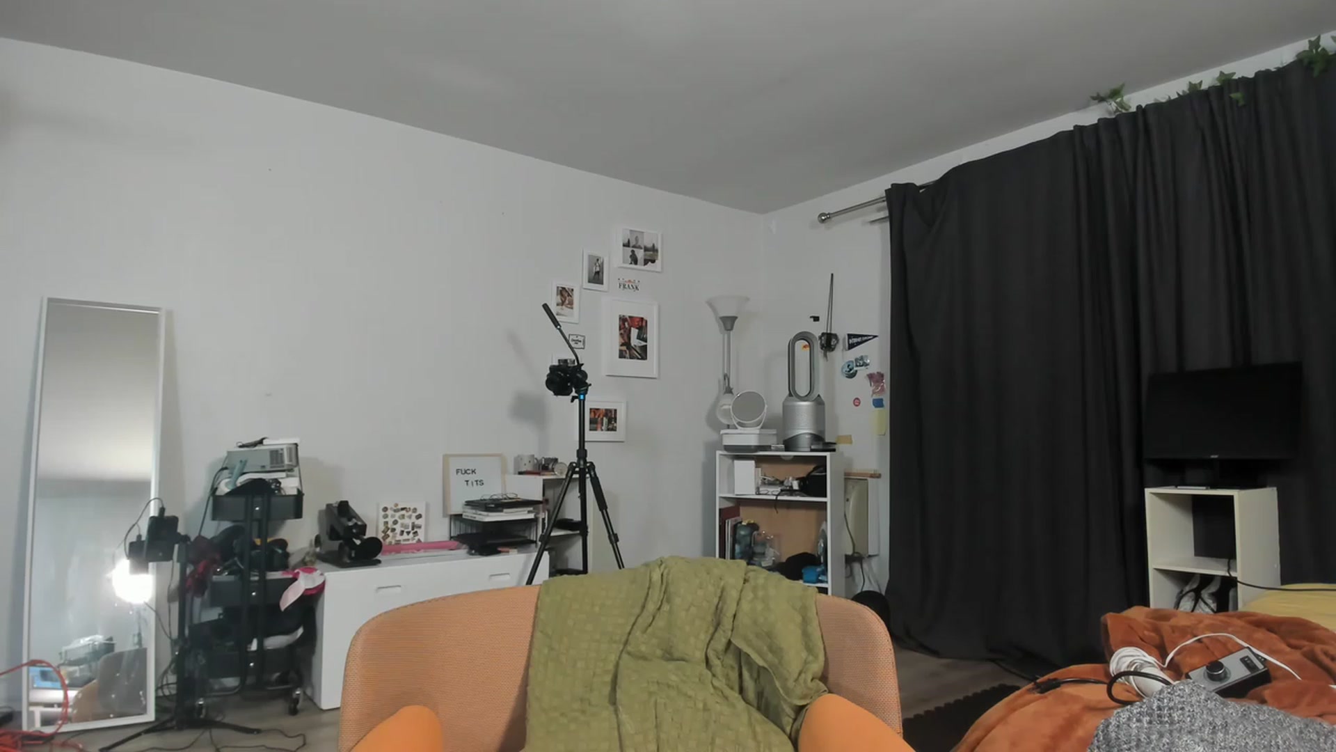 Gallery image thumbnail from Frankiiy_'s myfreecams stream on, 03/31/2023, 06:55 image 19 of 20