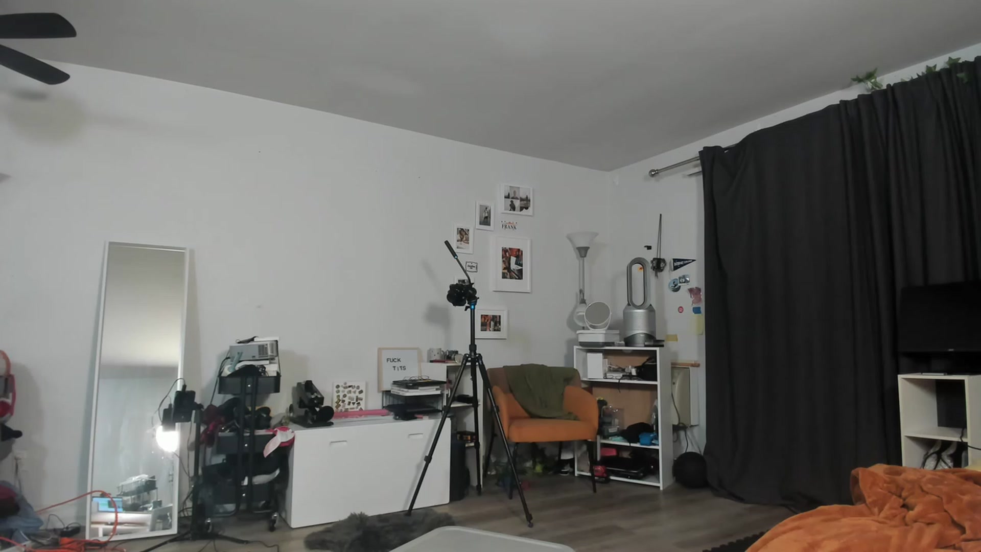 Gallery image thumbnail from Frankiiy_'s myfreecams stream on, 03/31/2023, 06:55 image 3 of 20