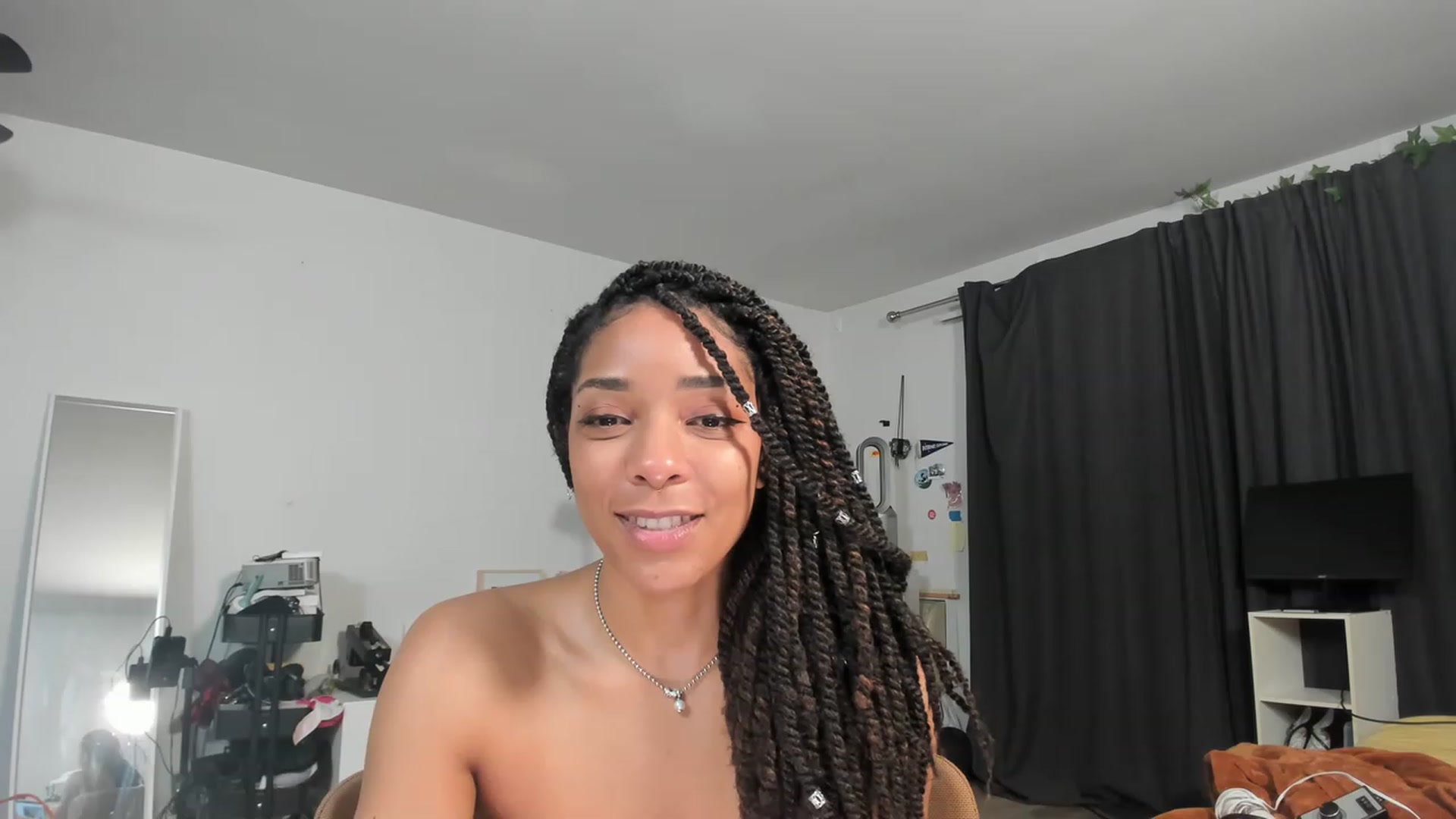Gallery image thumbnail from Frankiiy_'s myfreecams stream on, 03/31/2023, 06:55 image 15 of 20