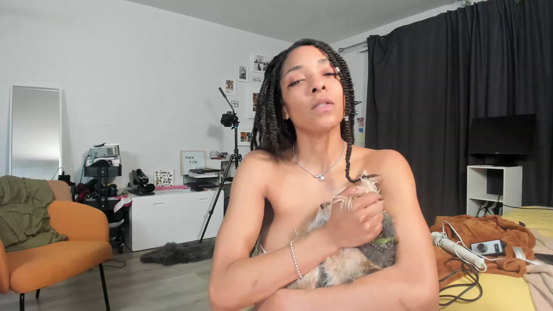 Gallery image thumbnail from Frankiiy_'s myfreecams stream on, 03/31/2023, 09:06 image 19 of 20