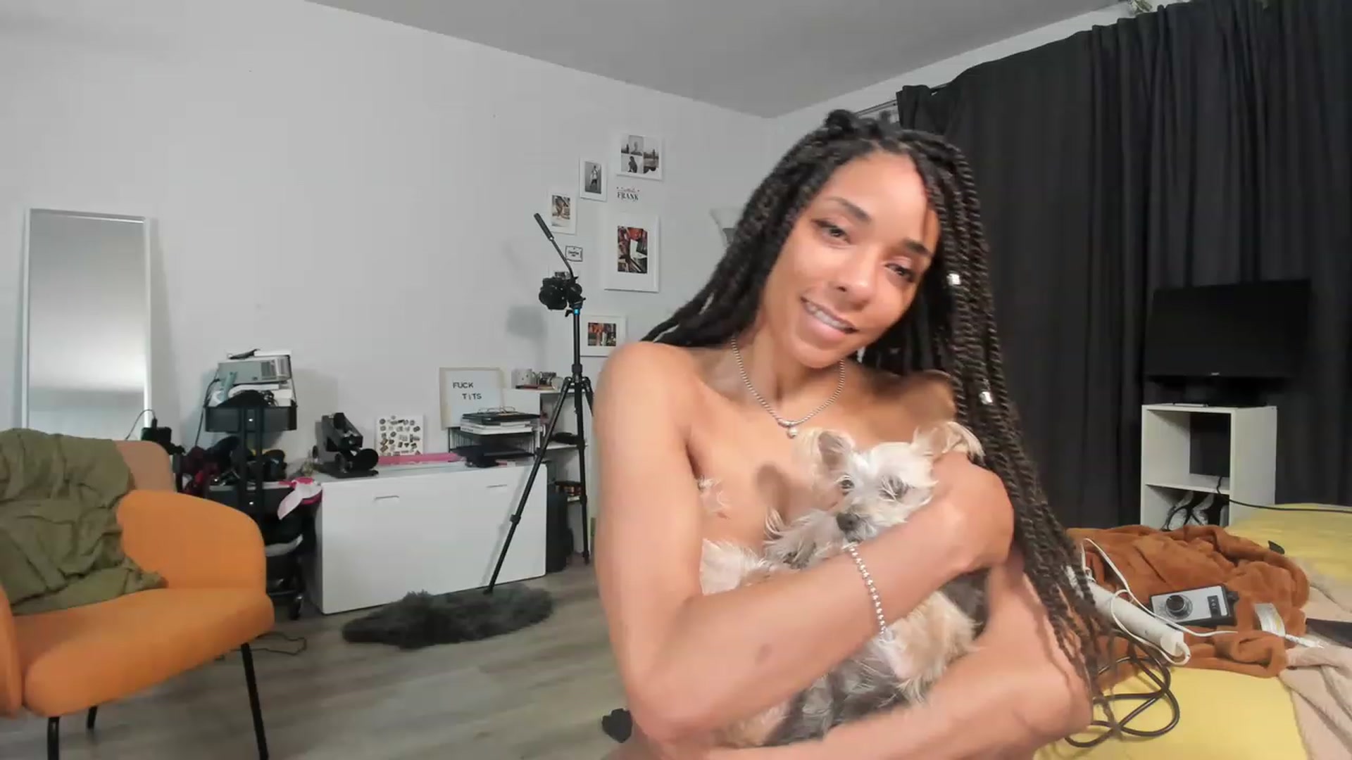 Gallery image thumbnail from Frankiiy_'s myfreecams stream on, 03/31/2023, 09:06 image 18 of 20