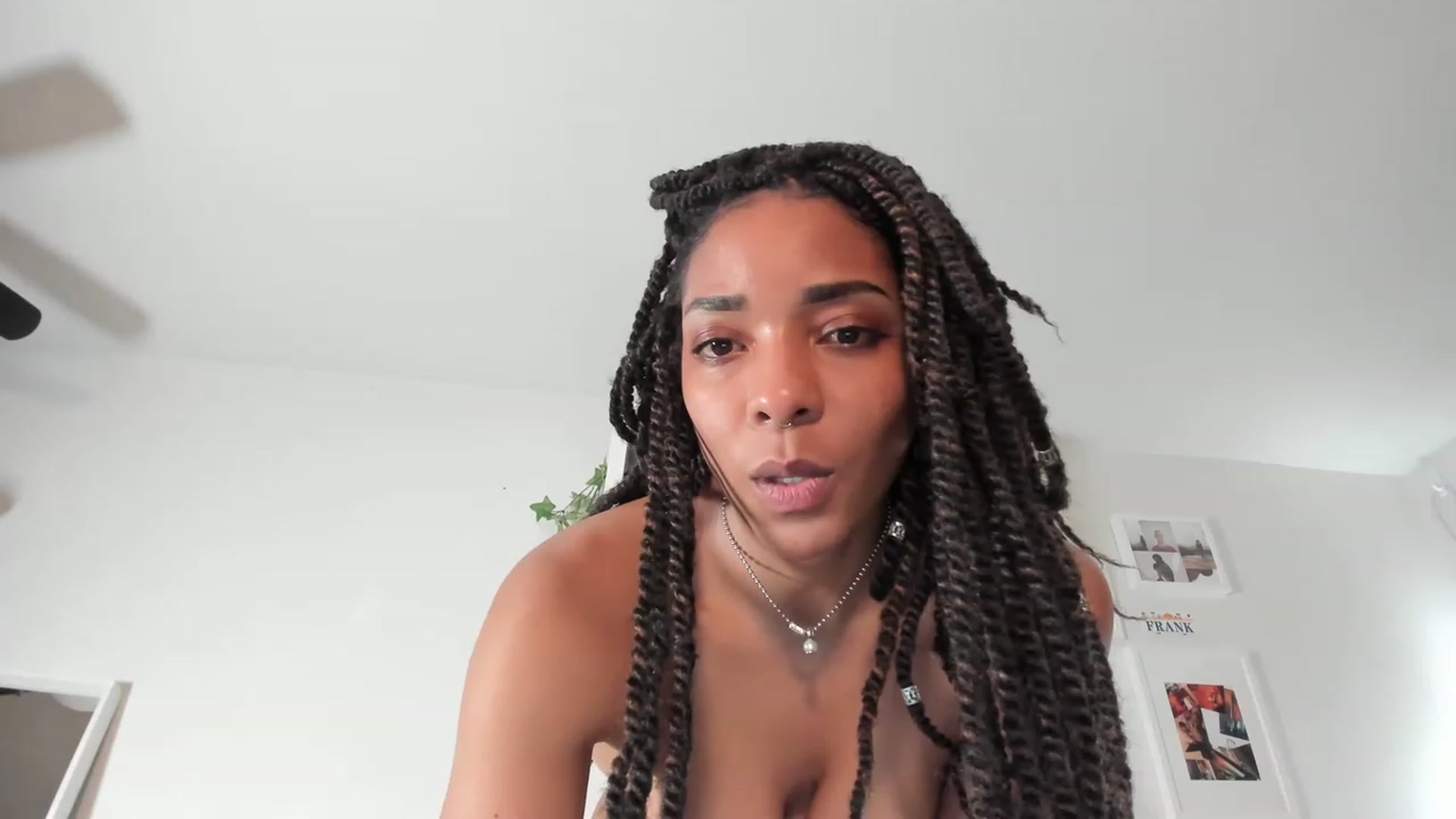 Gallery image thumbnail from Frankiiy_'s myfreecams stream on, 04/06/2023, 07:18 image 6 of 20
