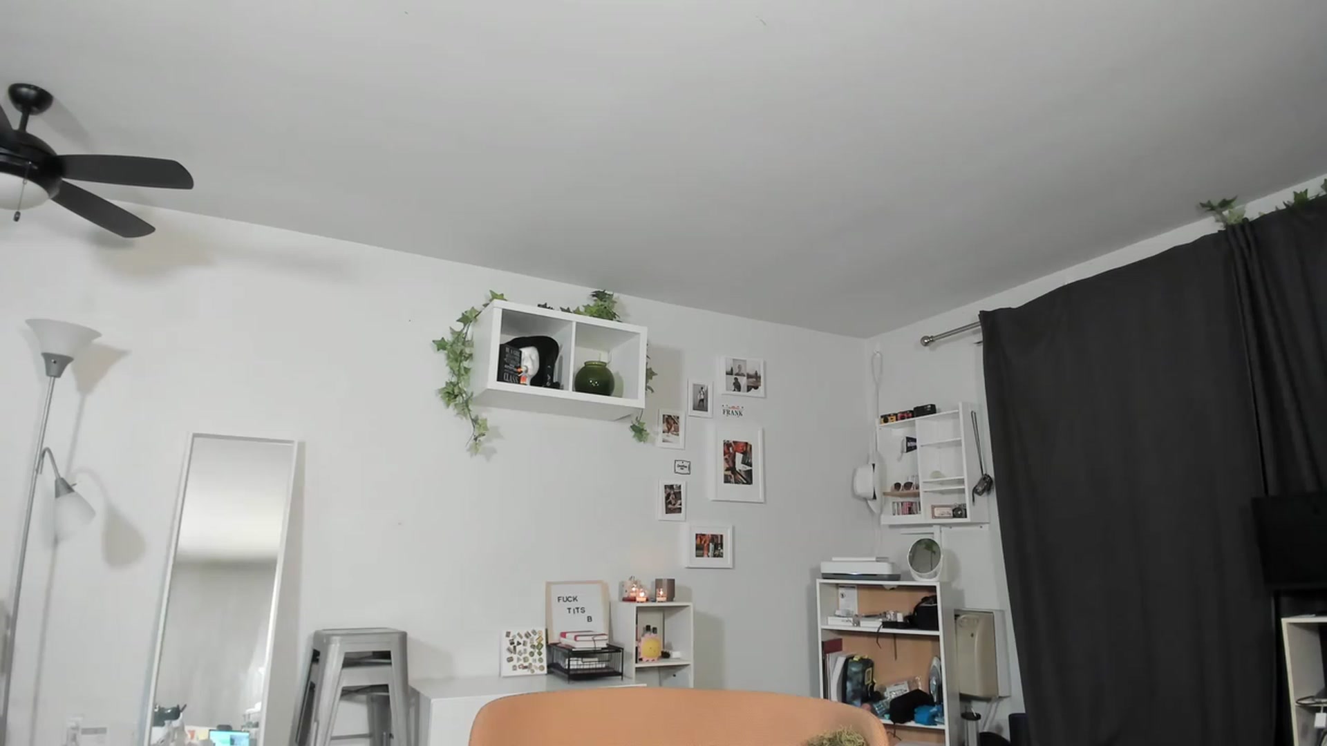 Gallery image thumbnail from Frankiiy_'s myfreecams stream on, 04/07/2023, 08:30 image 10 of 20