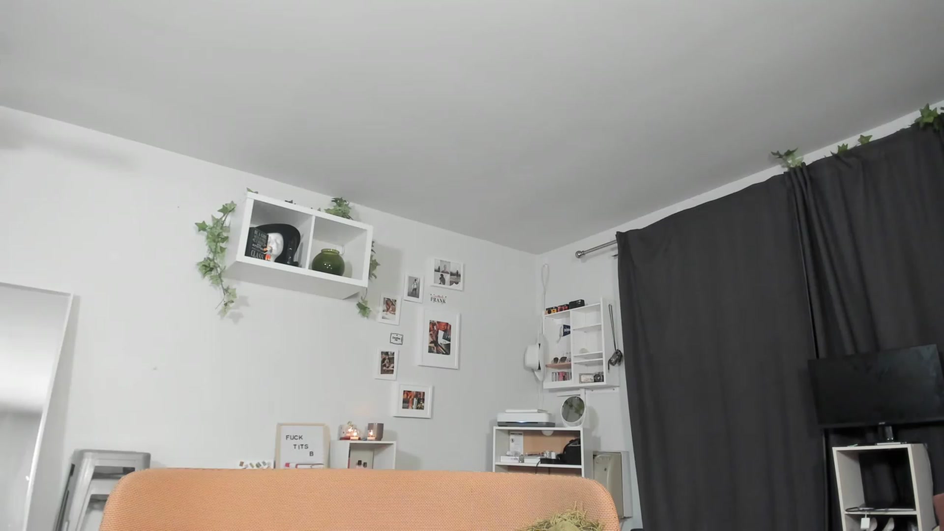 Gallery image thumbnail from Frankiiy_'s myfreecams stream on, 04/07/2023, 08:30 image 15 of 20