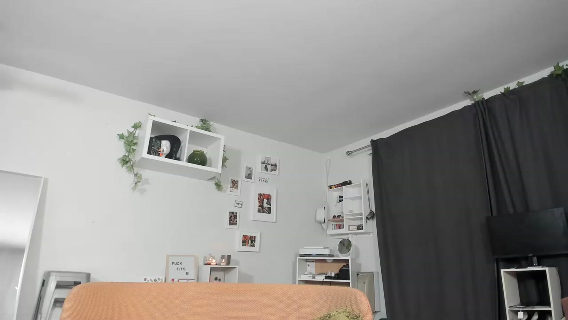 Gallery image thumbnail from Frankiiy_'s myfreecams stream on, 04/07/2023, 08:30 image 14 of 20