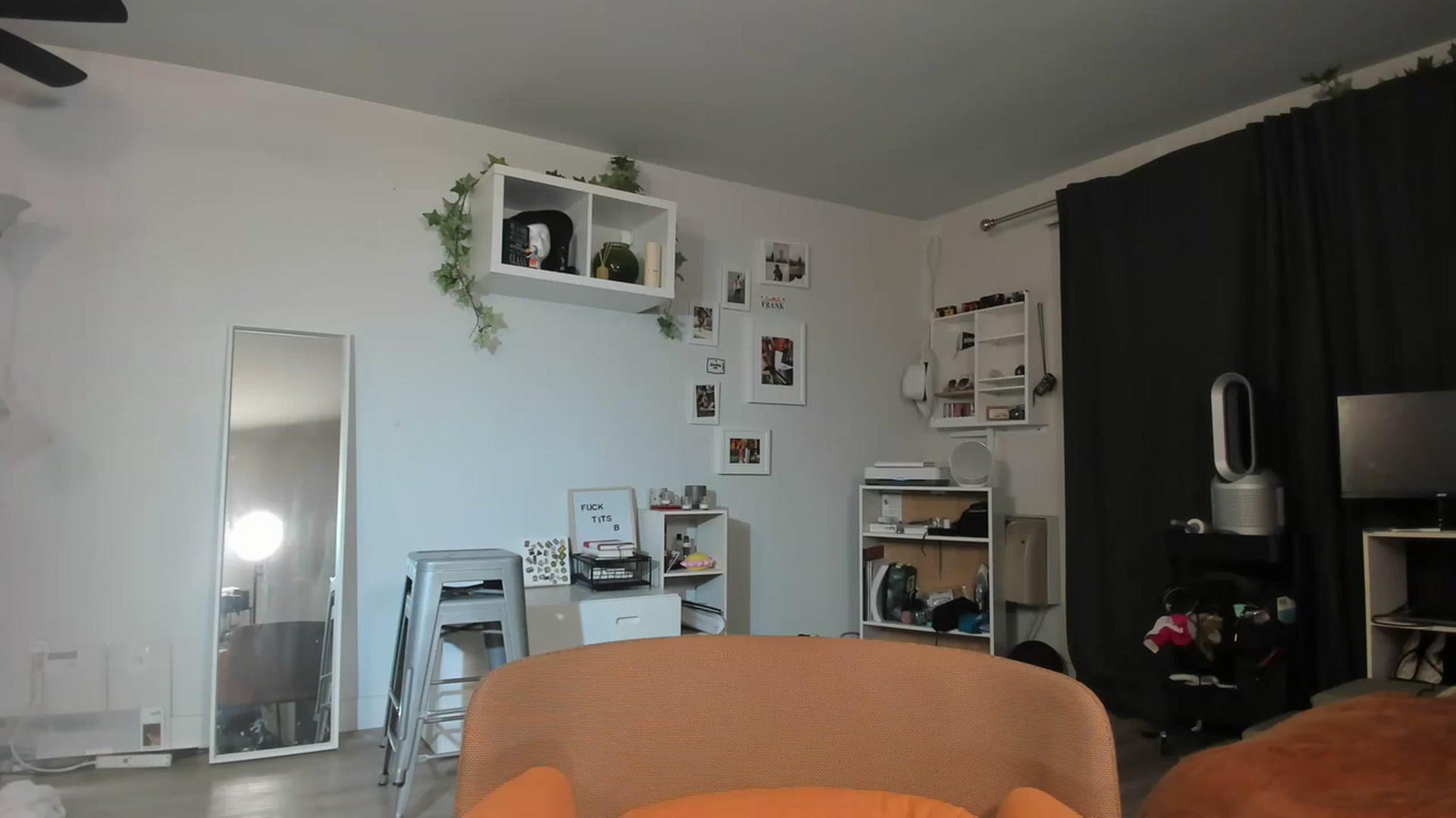 Gallery image thumbnail from Frankiiy_'s myfreecams stream on, 04/13/2023, 05:59 image 19 of 20