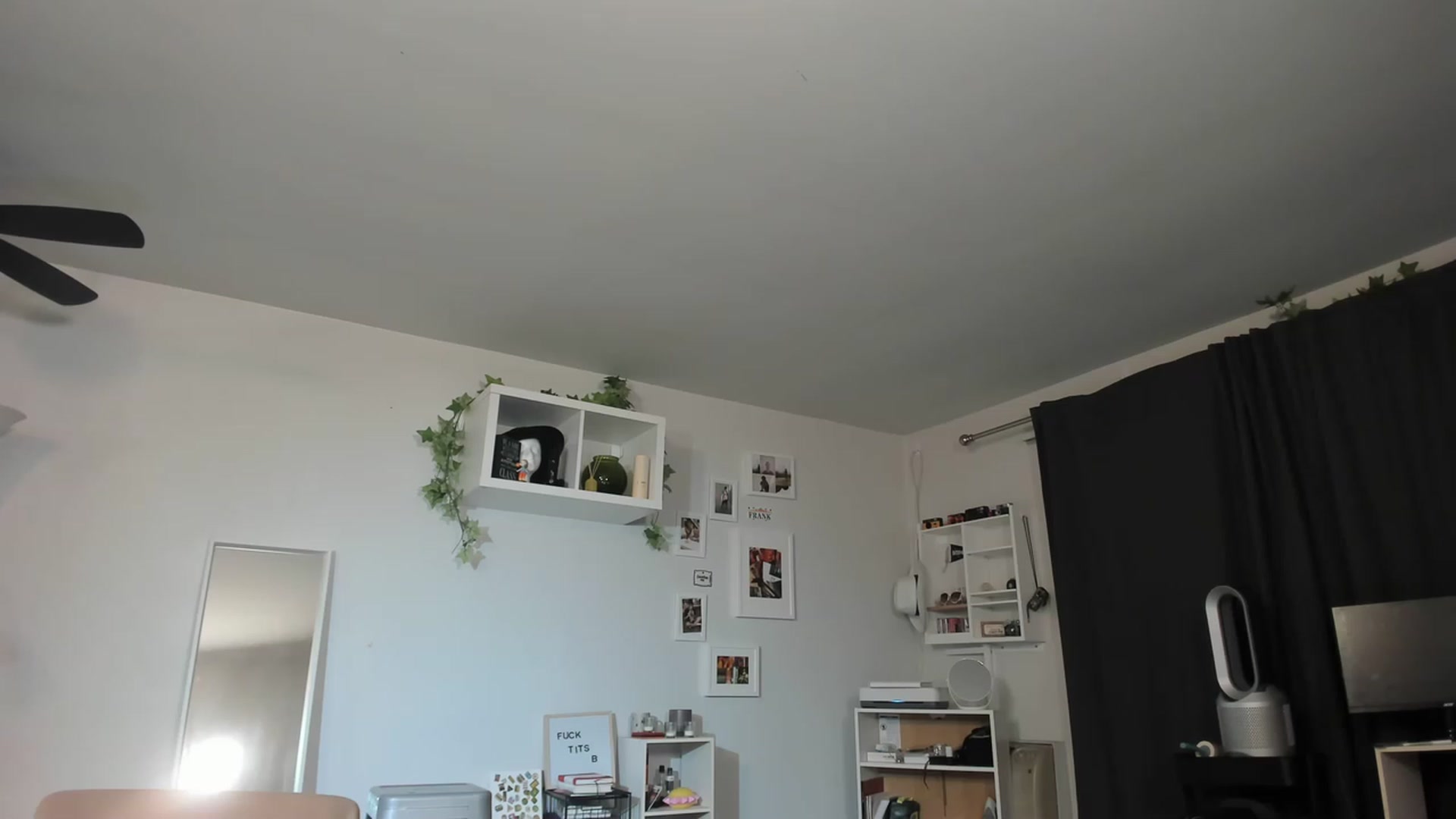 Gallery image thumbnail from Frankiiy_'s myfreecams stream on, 04/13/2023, 07:14 image 2 of 20