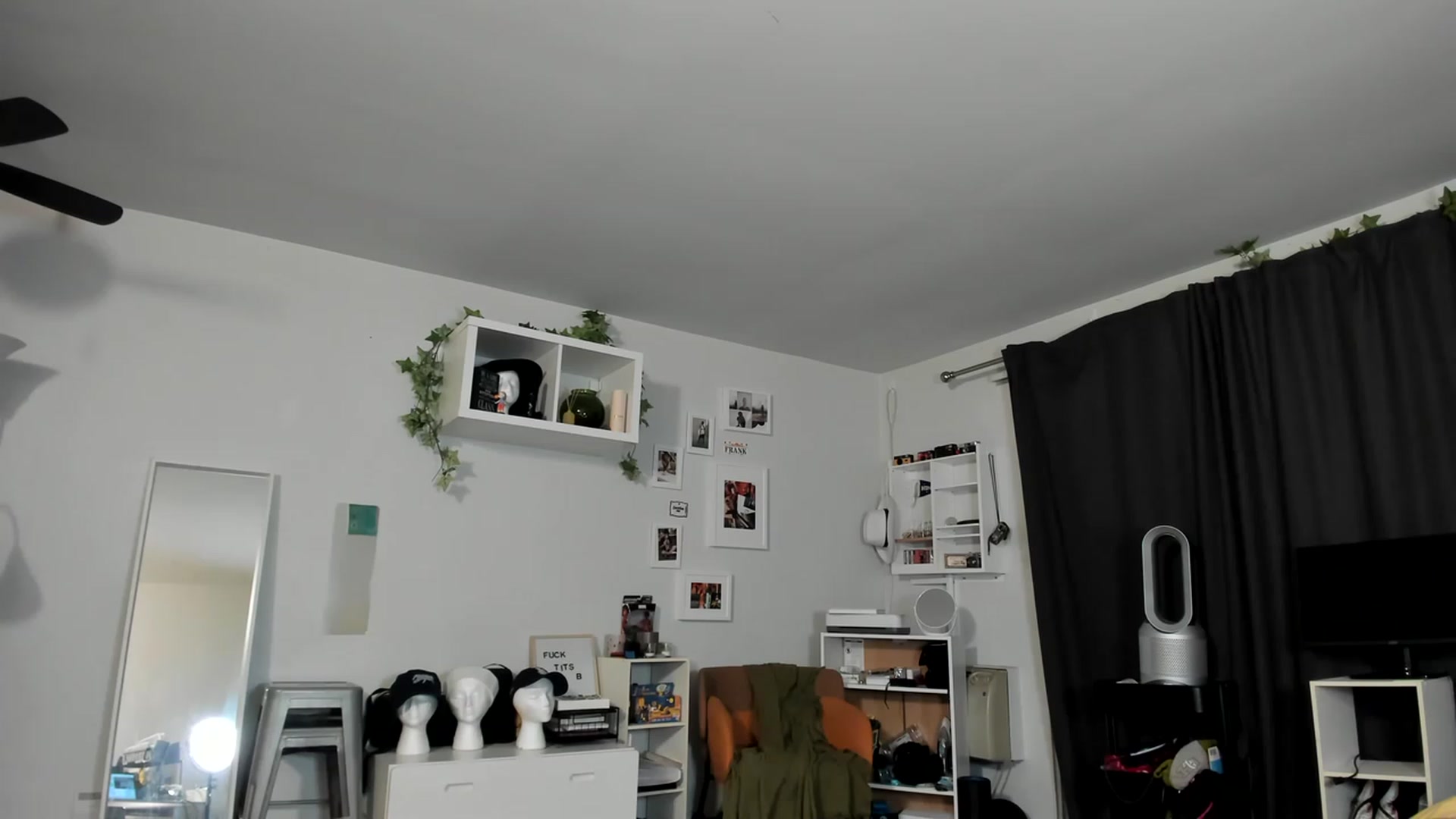 Gallery image thumbnail from Frankiiy_'s myfreecams stream on, 05/04/2023, 08:34 image 12 of 20