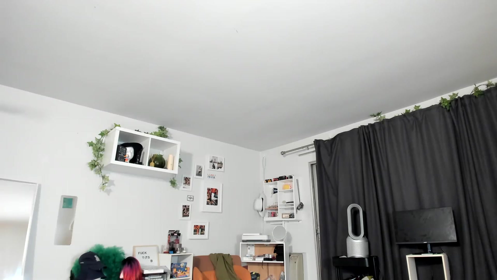 Gallery image thumbnail from Frankiiy_'s myfreecams stream on, 05/05/2023, 07:05 image 16 of 20