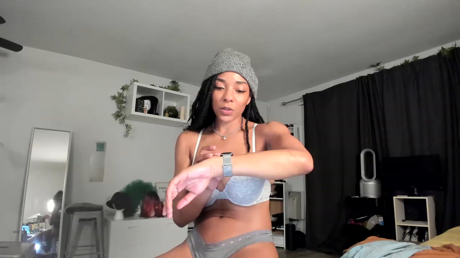 Gallery image thumbnail from Frankiiy_'s myfreecams stream on, 05/11/2023, 07:21 image 2 of 20