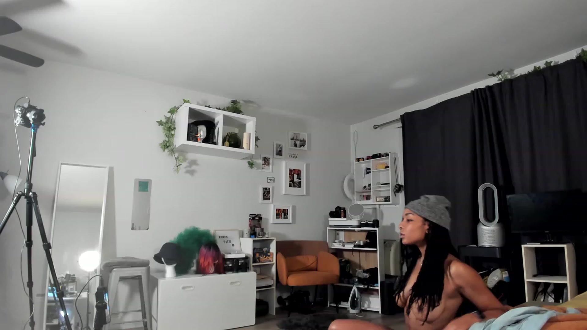 Gallery image thumbnail from Frankiiy_'s myfreecams stream on, 05/11/2023, 07:21 image 16 of 20