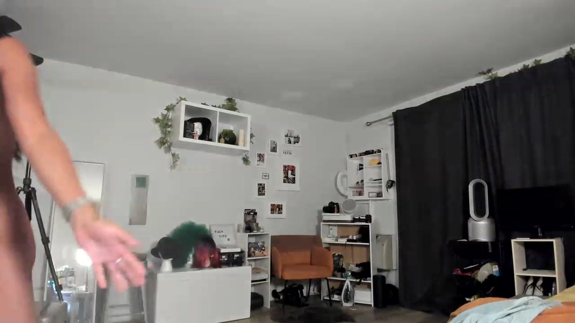 Gallery image thumbnail from Frankiiy_'s myfreecams stream on, 05/11/2023, 07:21 image 14 of 20