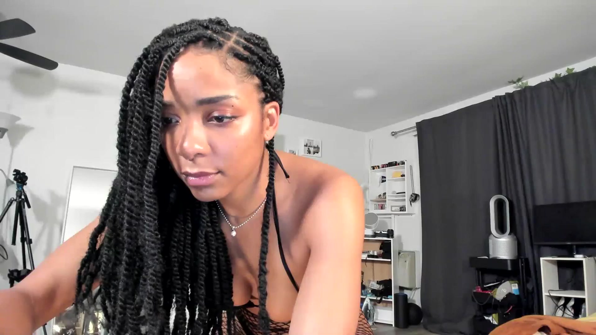 Gallery image thumbnail from Frankiiy_'s myfreecams stream on, 05/12/2023, 08:02 image 5 of 20