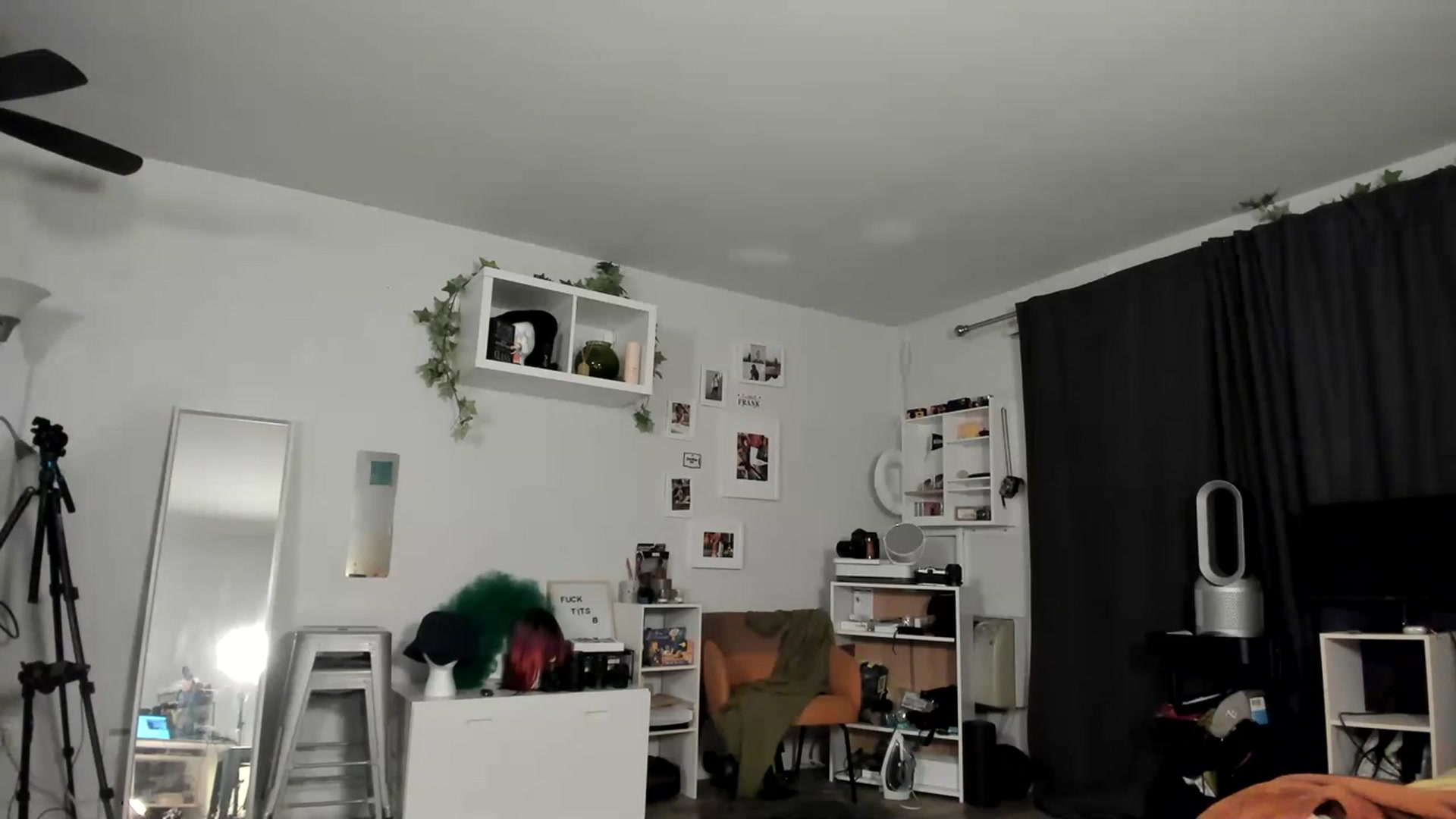 Gallery image thumbnail from Frankiiy_'s myfreecams stream on, 05/12/2023, 08:02 image 8 of 20