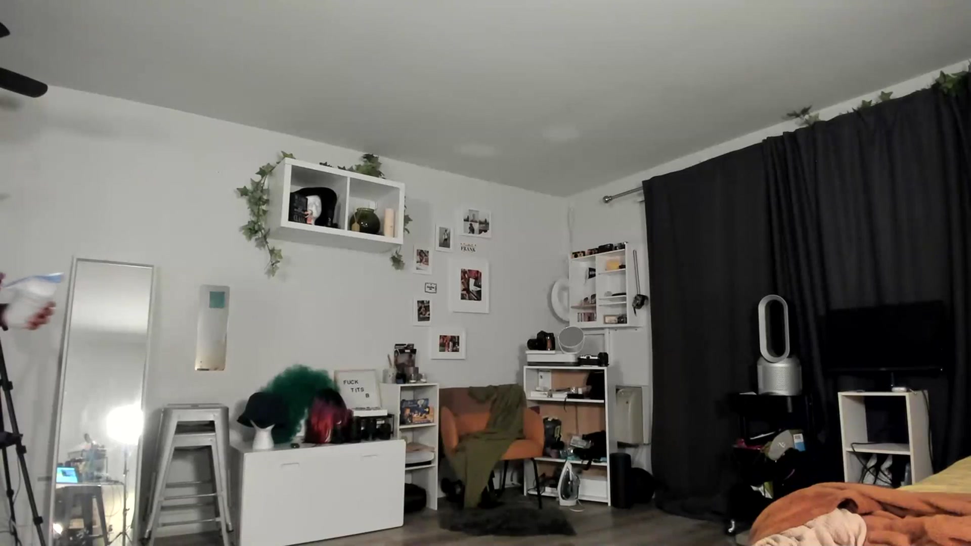 Gallery image thumbnail from Frankiiy_'s myfreecams stream on, 05/12/2023, 08:02 image 10 of 20