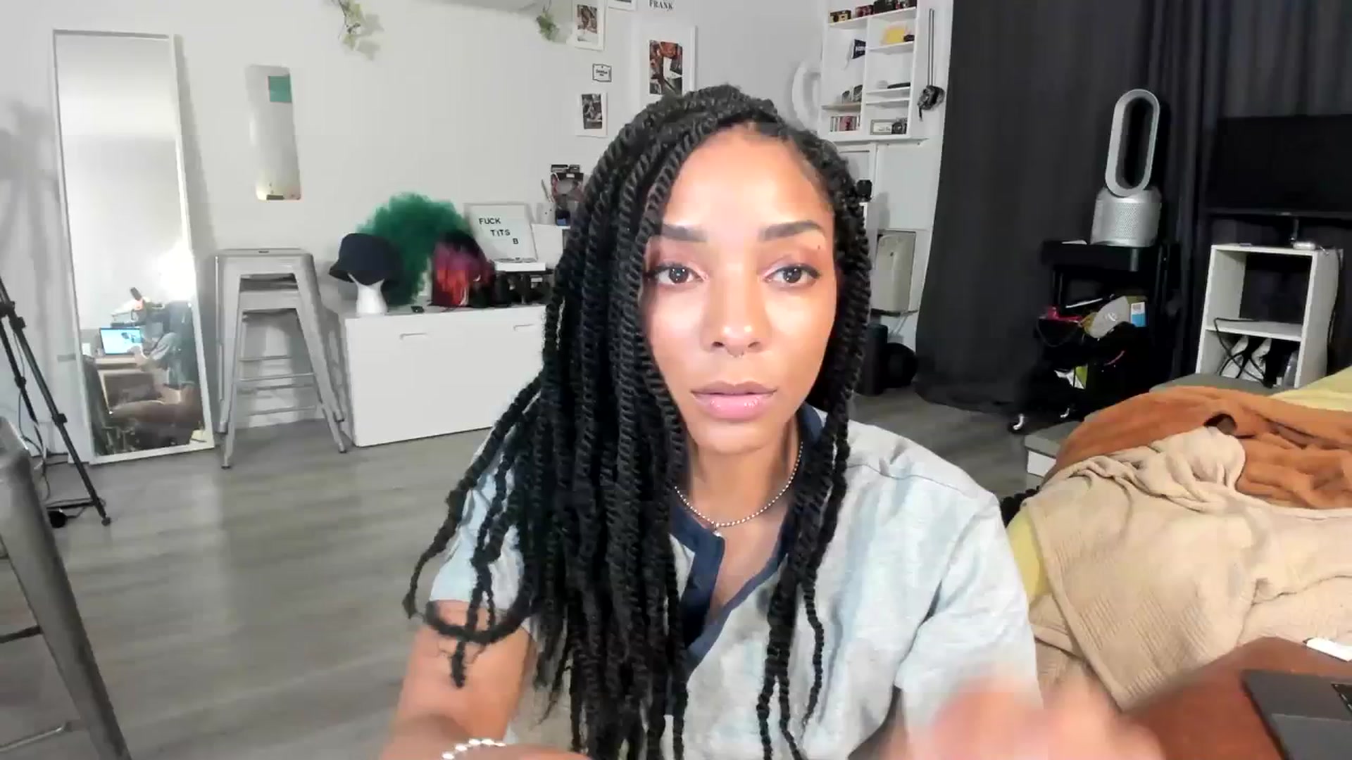 Gallery image thumbnail from Frankiiy_'s myfreecams stream on, 05/12/2023, 08:02 image 1 of 20