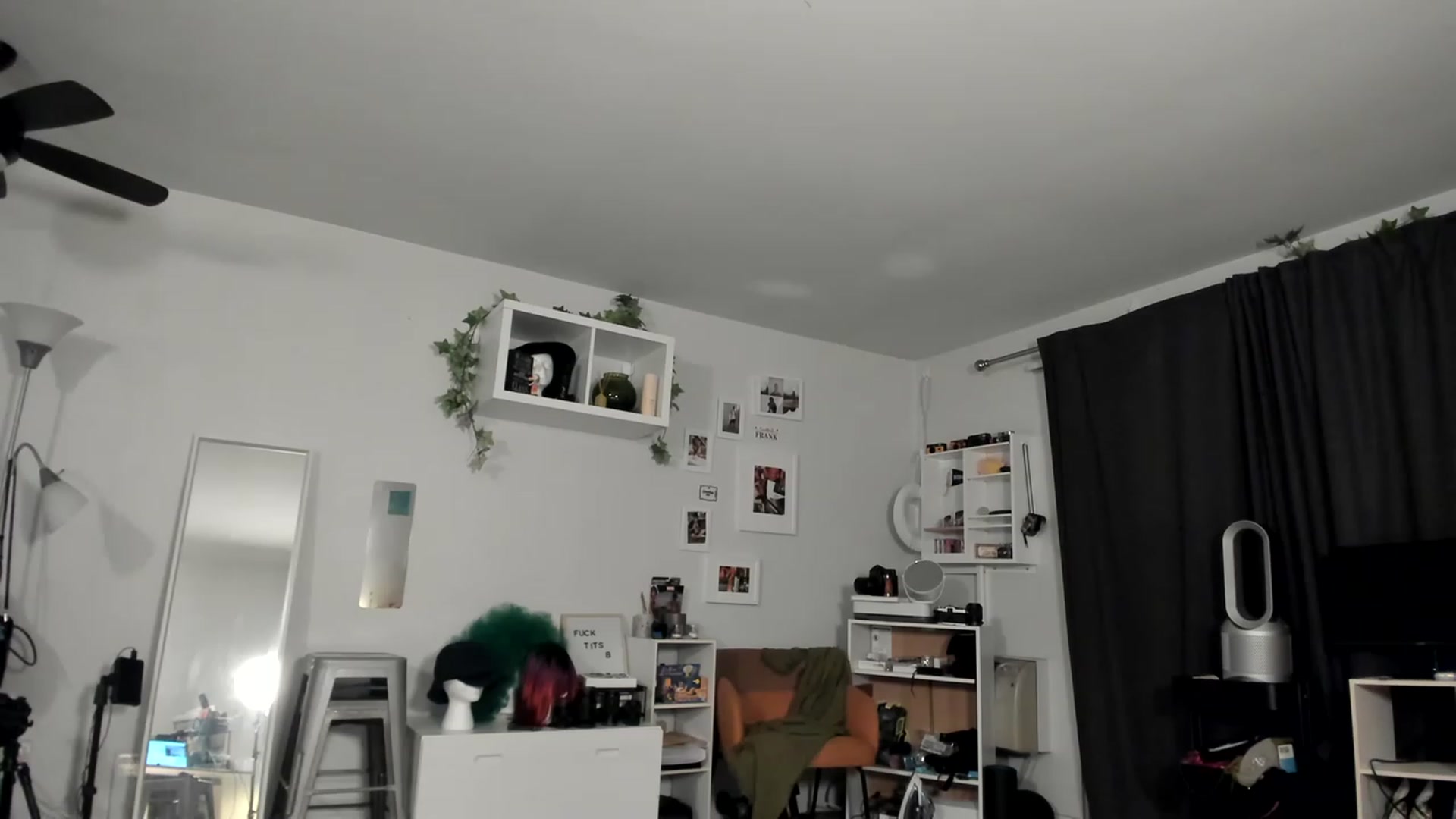 Gallery image thumbnail from Frankiiy_'s myfreecams stream on, 05/12/2023, 10:13 image 15 of 20