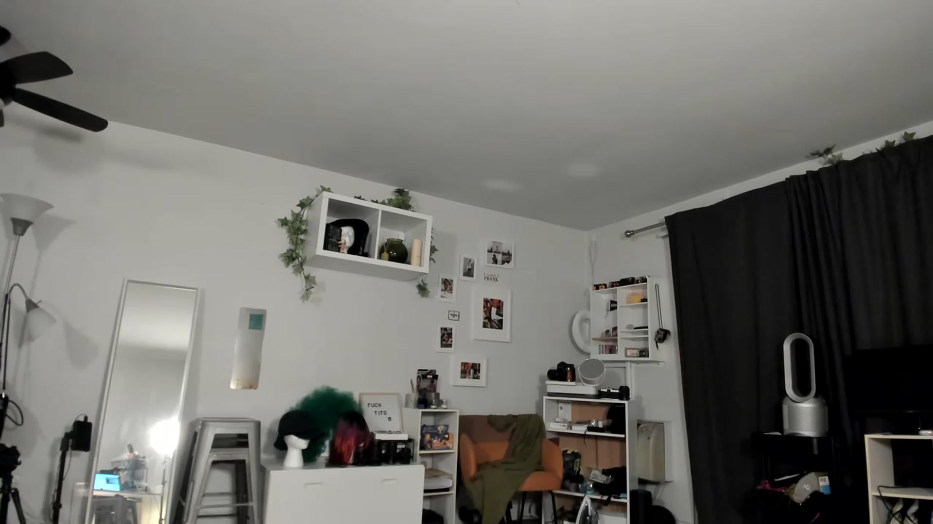Gallery image thumbnail from Frankiiy_'s myfreecams stream on, 05/12/2023, 10:13 image 16 of 20