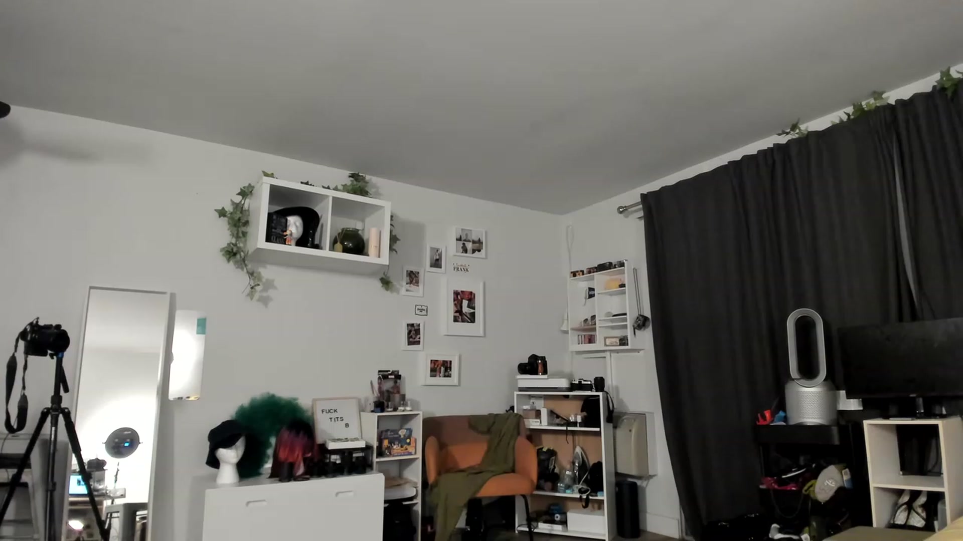 Gallery image thumbnail from Frankiiy_'s myfreecams stream on, 05/17/2023, 08:15 image 14 of 20
