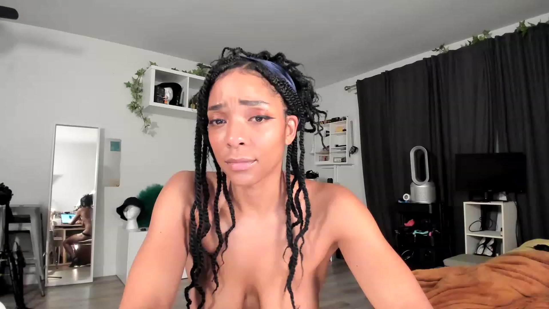 Gallery image thumbnail from Frankiiy_'s myfreecams stream on, 05/25/2023, 07:03 image 15 of 20