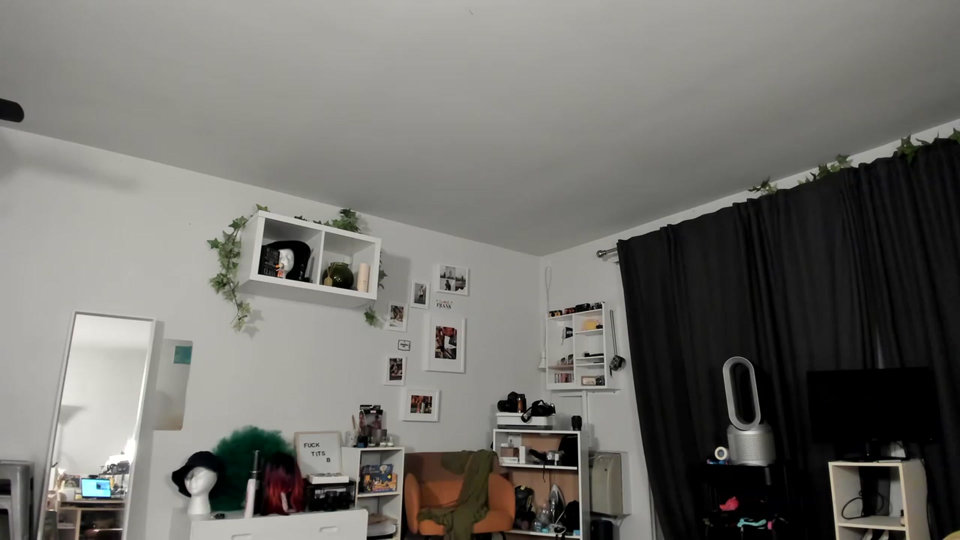 Gallery image thumbnail from Frankiiy_'s myfreecams stream on, 05/25/2023, 07:03 image 18 of 20