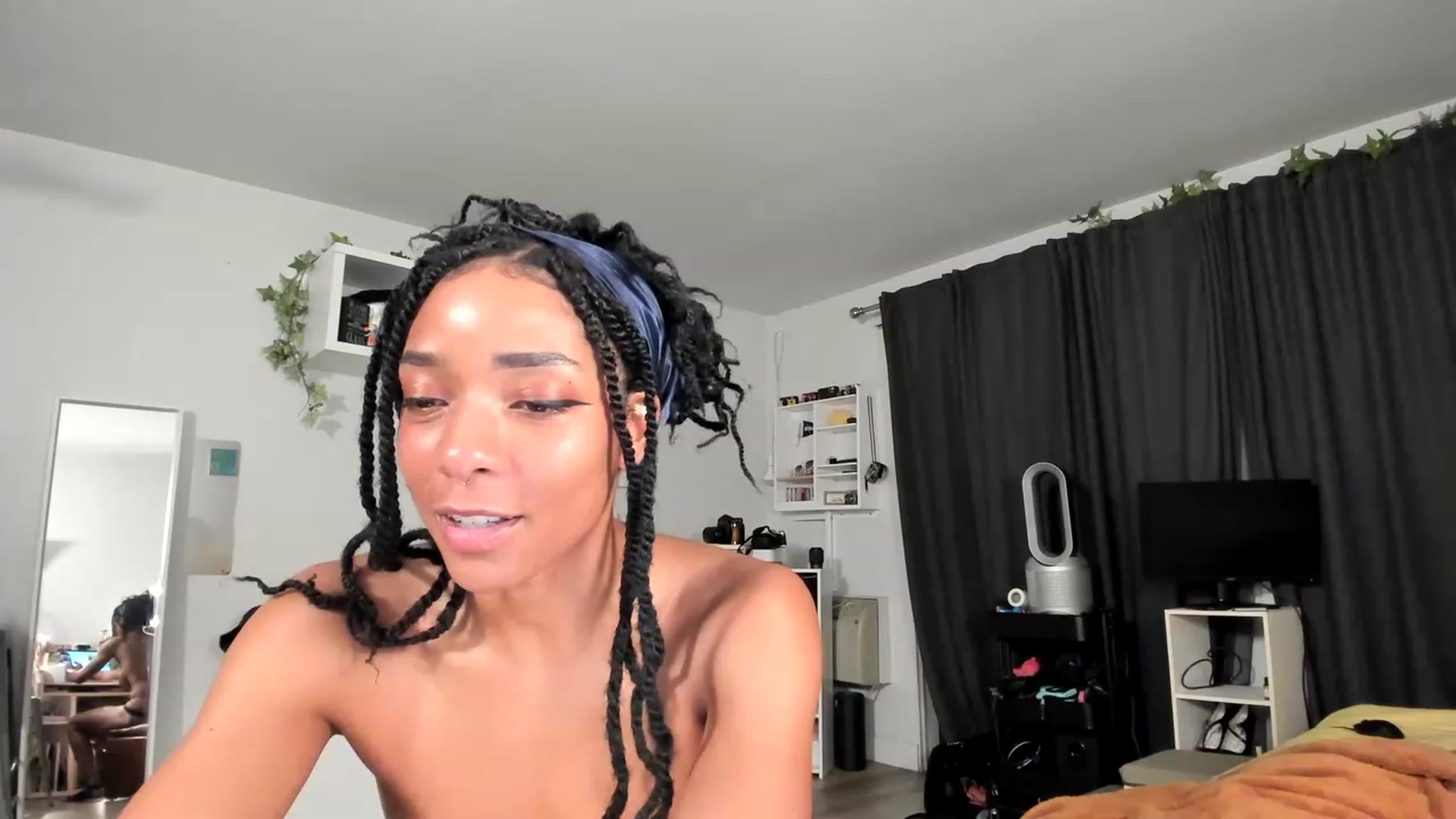 Gallery image thumbnail from Frankiiy_'s myfreecams stream on, 05/25/2023, 07:03 image 12 of 20