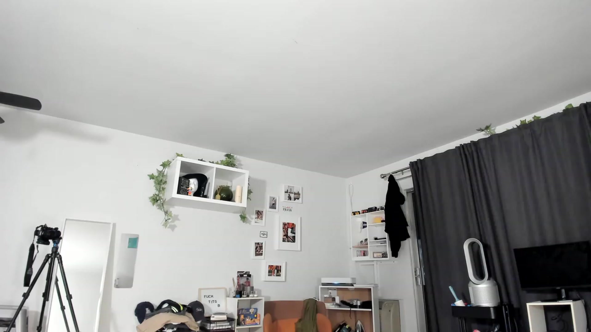 Gallery image thumbnail from Frankiiy_'s myfreecams stream on, 06/01/2023, 08:32 image 12 of 20
