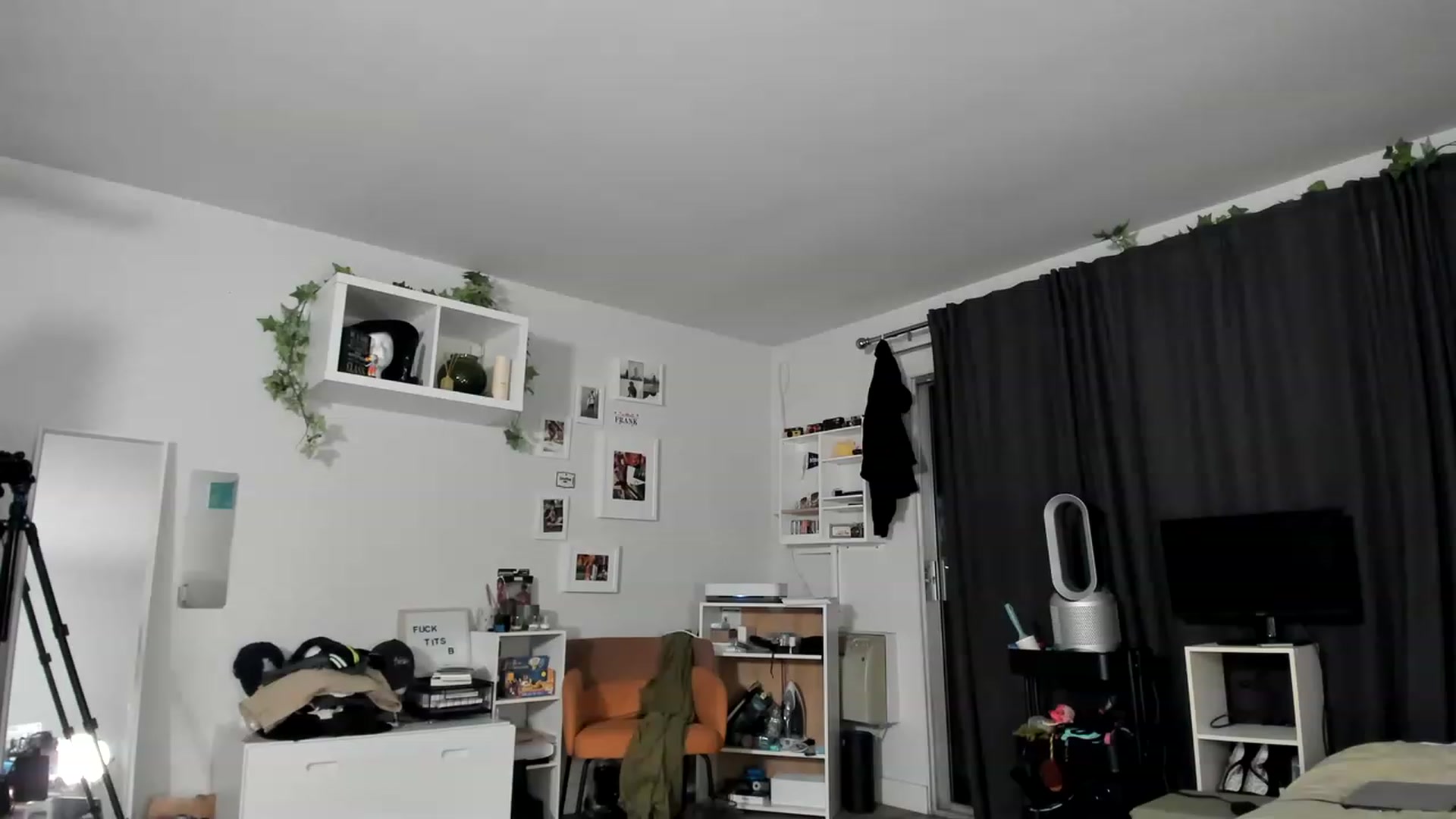 Gallery image thumbnail from Frankiiy_'s myfreecams stream on, 06/01/2023, 08:32 image 5 of 20