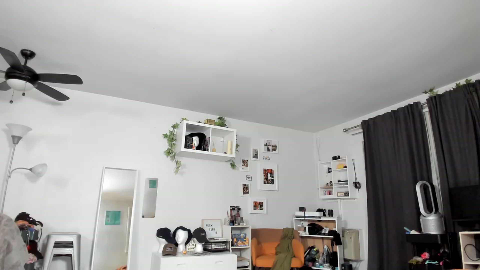 Gallery image thumbnail from Frankiiy_'s myfreecams stream on, 06/15/2023, 05:36 image 7 of 20