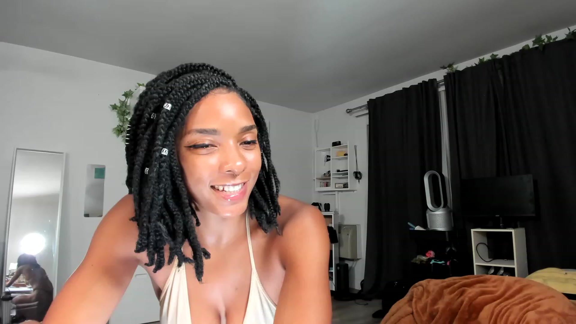 Gallery image thumbnail from Frankiiy_'s myfreecams stream on, 06/15/2023, 07:13 image 13 of 20