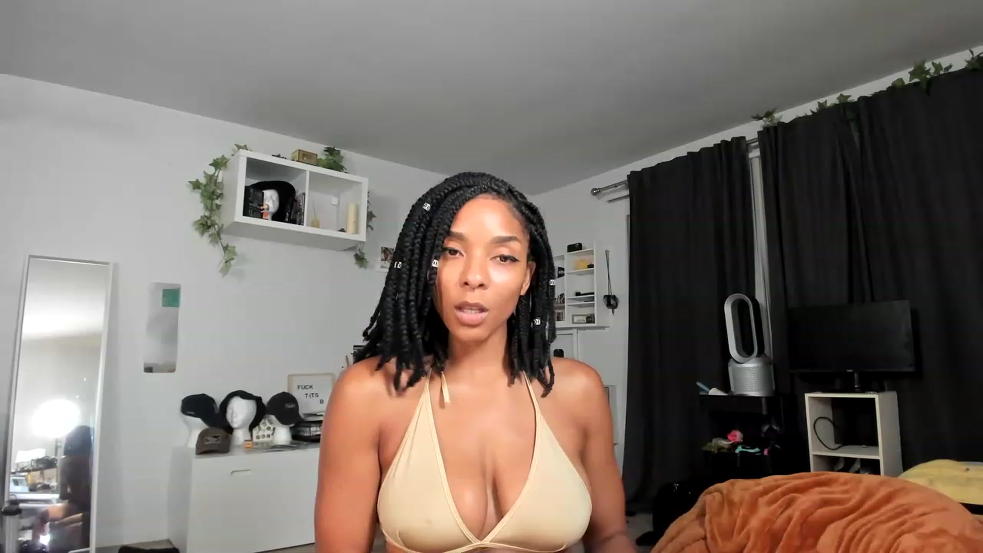 Gallery image thumbnail from Frankiiy_'s myfreecams stream on, 06/15/2023, 07:13 image 20 of 20