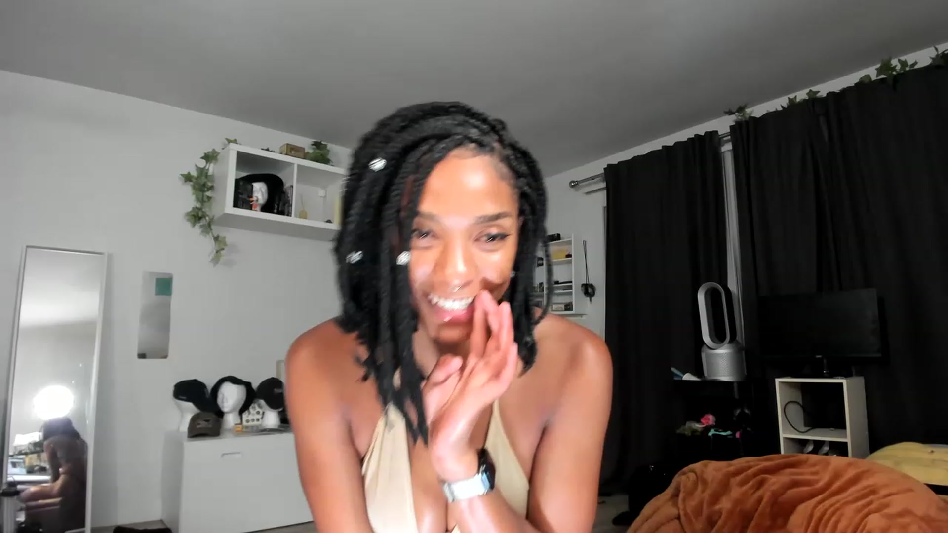 Gallery image thumbnail from Frankiiy_'s myfreecams stream on, 06/15/2023, 07:13 image 12 of 20