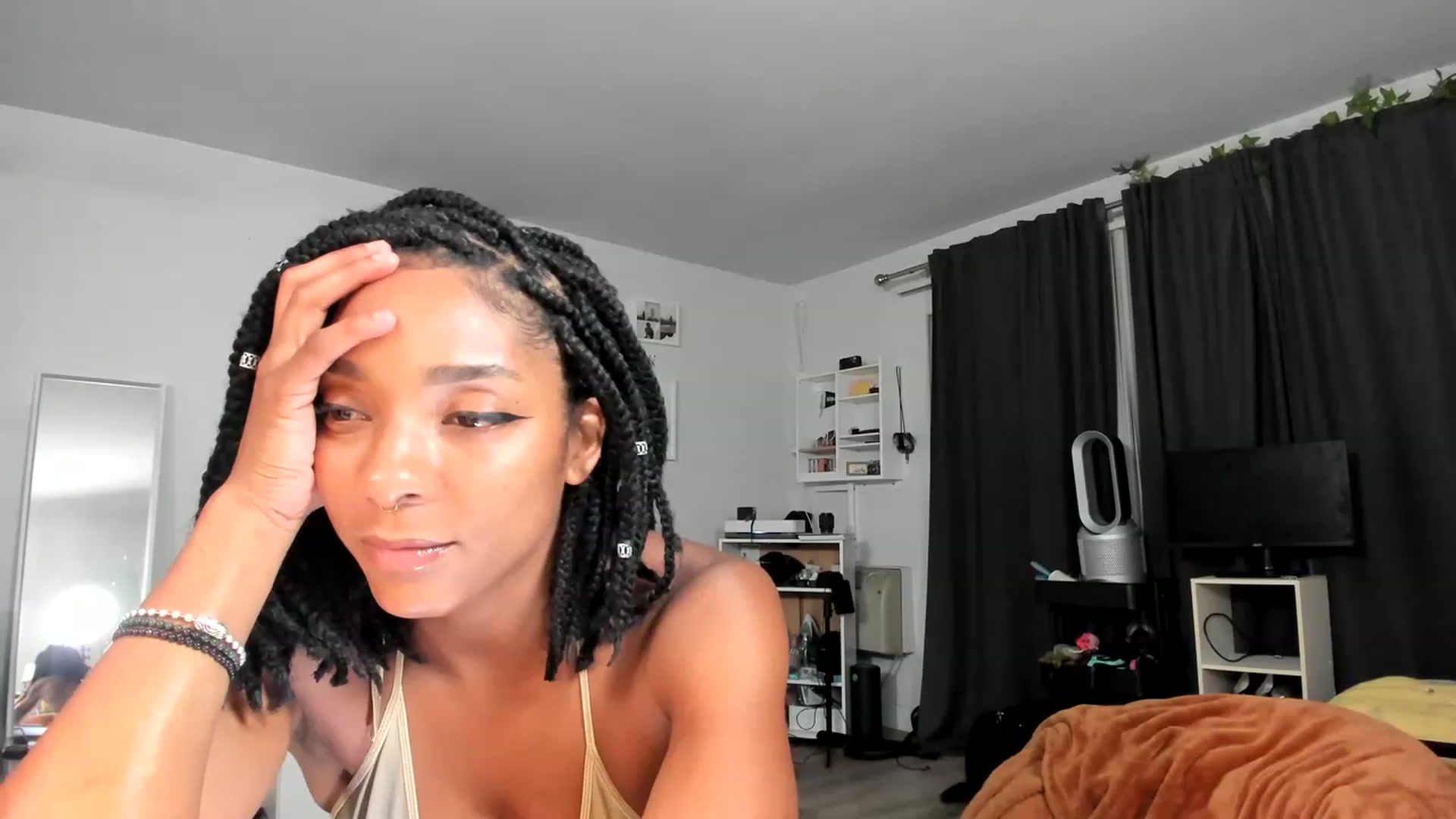 Gallery image thumbnail from Frankiiy_'s myfreecams stream on, 06/15/2023, 07:13 image 17 of 20