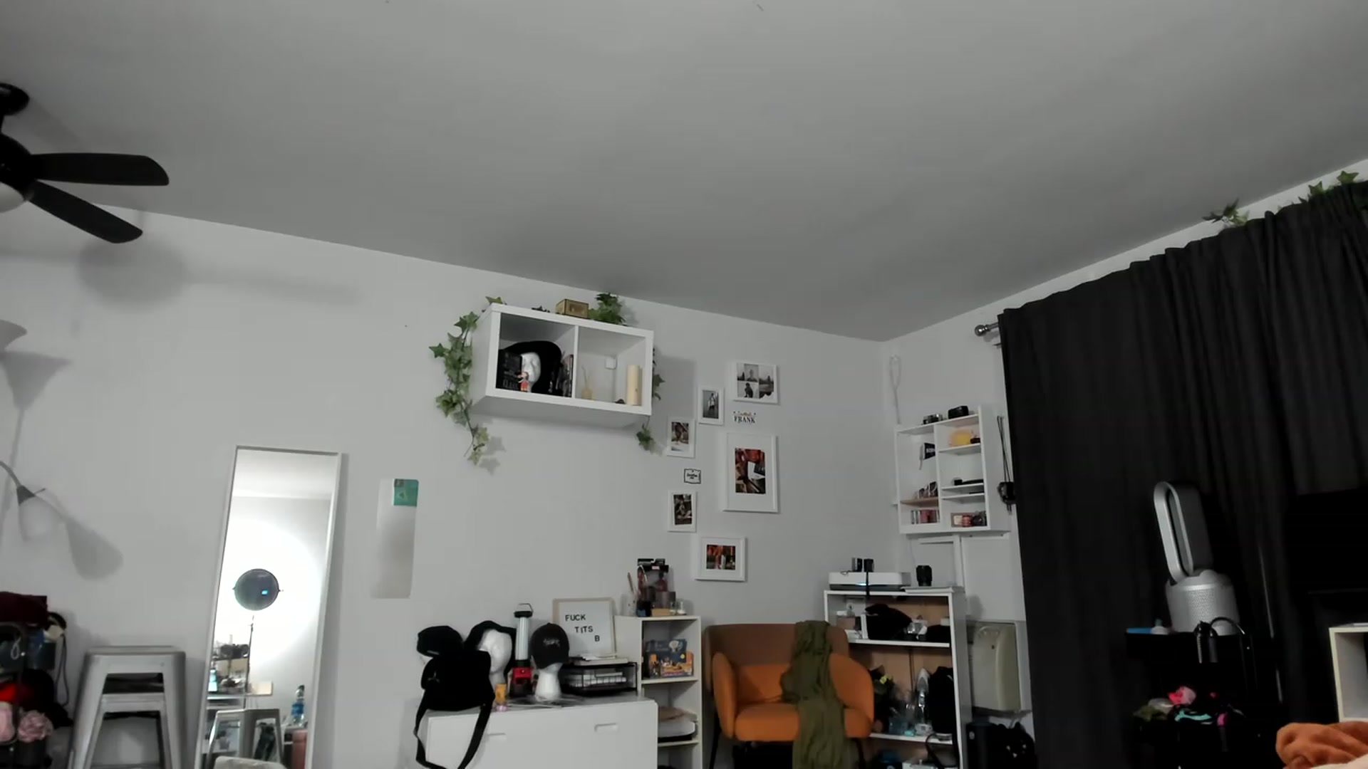 Gallery image thumbnail from Frankiiy_'s myfreecams stream on, 06/22/2023, 08:55 image 16 of 20